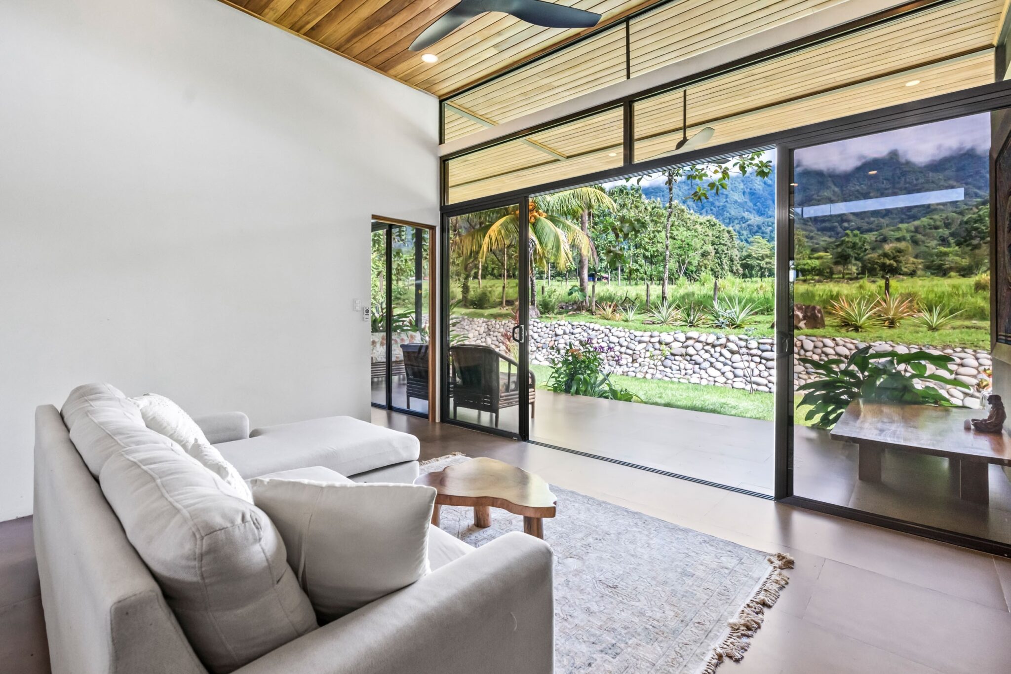 Bright & Peaceful 3-Bedroom Home with Separate Workshop/Office Space & Stunning Views of the Lush Mountains in Easy-Access Location in Ojochal Costa Rica Bright & Peaceful 3-Bedroom Home with Separate Workshop/Office Space & Stunning Views of the Lush Mountains in Easy-Access Location in Ojochal Costa Rica