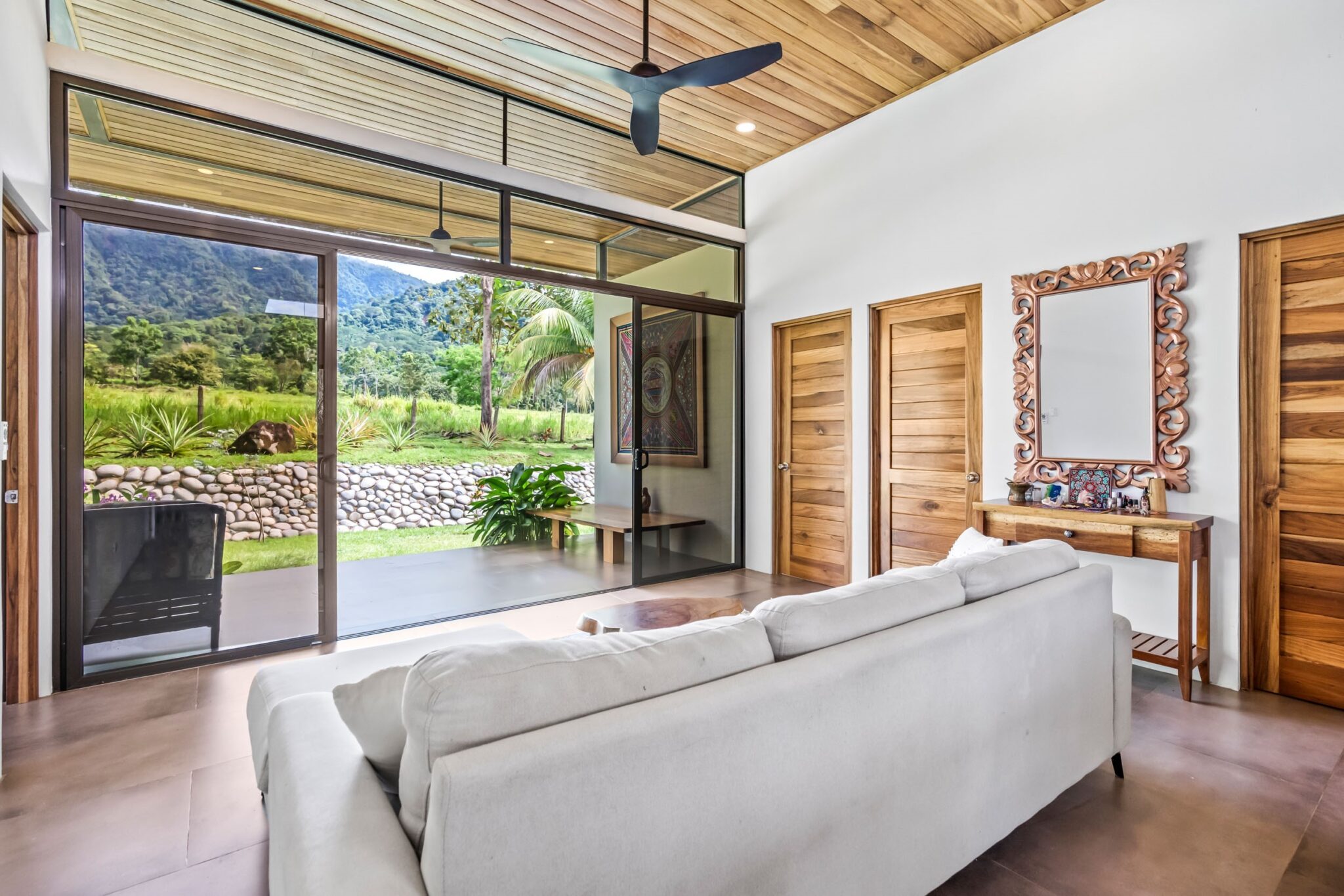 Bright & Peaceful 3-Bedroom Home with Separate Workshop/Office Space & Stunning Views of the Lush Mountains in Easy-Access Location in Ojochal Costa Rica Bright & Peaceful 3-Bedroom Home with Separate Workshop/Office Space & Stunning Views of the Lush Mountains in Easy-Access Location in Ojochal Costa Rica