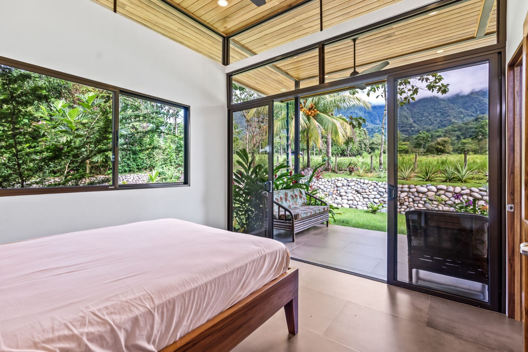 Bright & Peaceful 3-Bedroom Home with Separate Workshop/Office Space & Stunning Views of the Lush Mountains in Easy-Access Location in Ojochal Costa Rica Bright & Peaceful 3-Bedroom Home with Separate Workshop/Office Space & Stunning Views of the Lush Mountains in Easy-Access Location in Ojochal Costa Rica