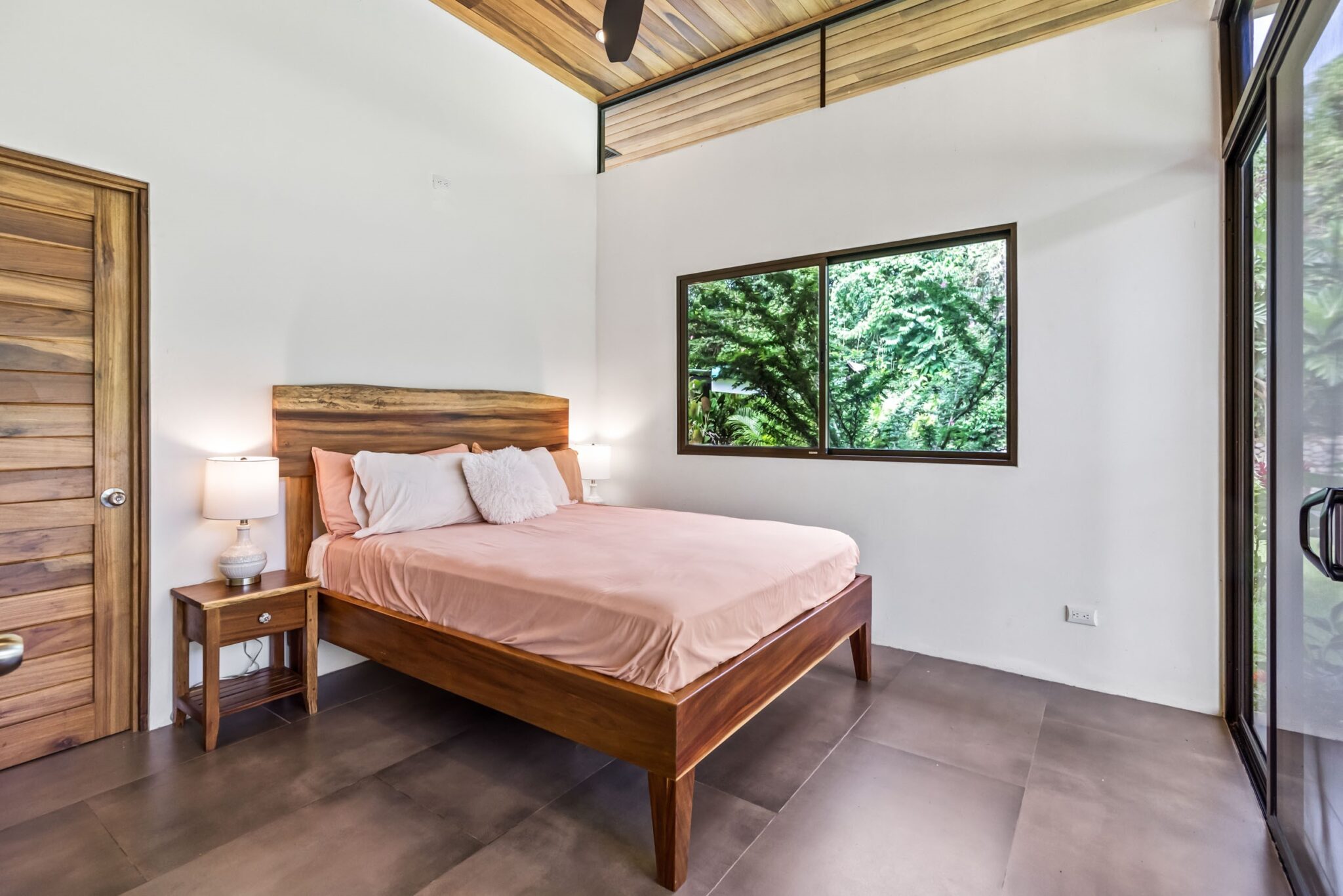 Bright & Peaceful 3-Bedroom Home with Separate Workshop/Office Space & Stunning Views of the Lush Mountains in Easy-Access Location in Ojochal Costa Rica Bright & Peaceful 3-Bedroom Home with Separate Workshop/Office Space & Stunning Views of the Lush Mountains in Easy-Access Location in Ojochal Costa Rica