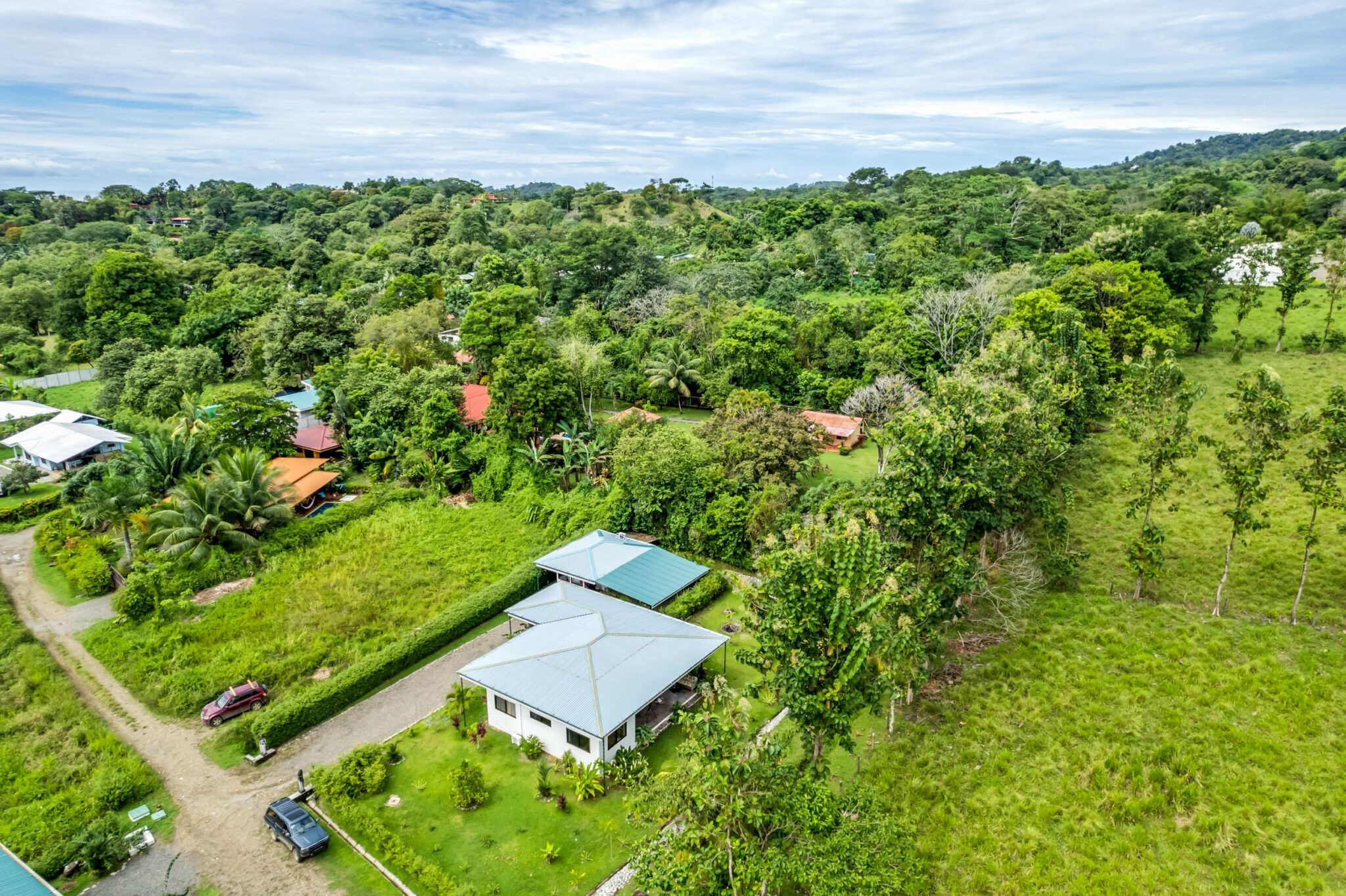 Bright & Peaceful 3-Bedroom Home with Separate Workshop/Office Space & Stunning Views of the Lush Mountains in Easy-Access Location in Ojochal Costa Rica Bright & Peaceful 3-Bedroom Home with Separate Workshop/Office Space & Stunning Views of the Lush Mountains in Easy-Access Location in Ojochal Costa Rica