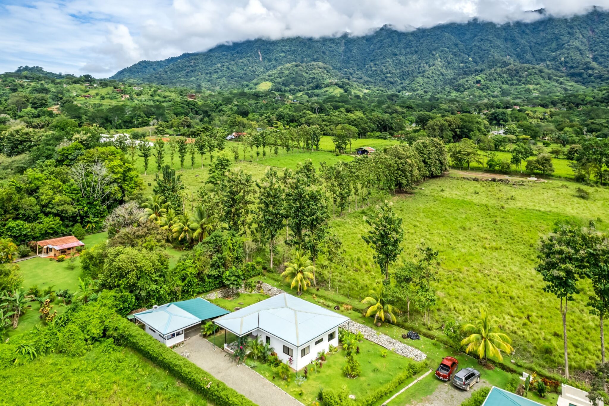 Bright & Peaceful 3-Bedroom Home with Separate Workshop/Office Space & Stunning Views of the Lush Mountains in Easy-Access Location in Ojochal Costa Rica Bright & Peaceful 3-Bedroom Home with Separate Workshop/Office Space & Stunning Views of the Lush Mountains in Easy-Access Location in Ojochal Costa Rica