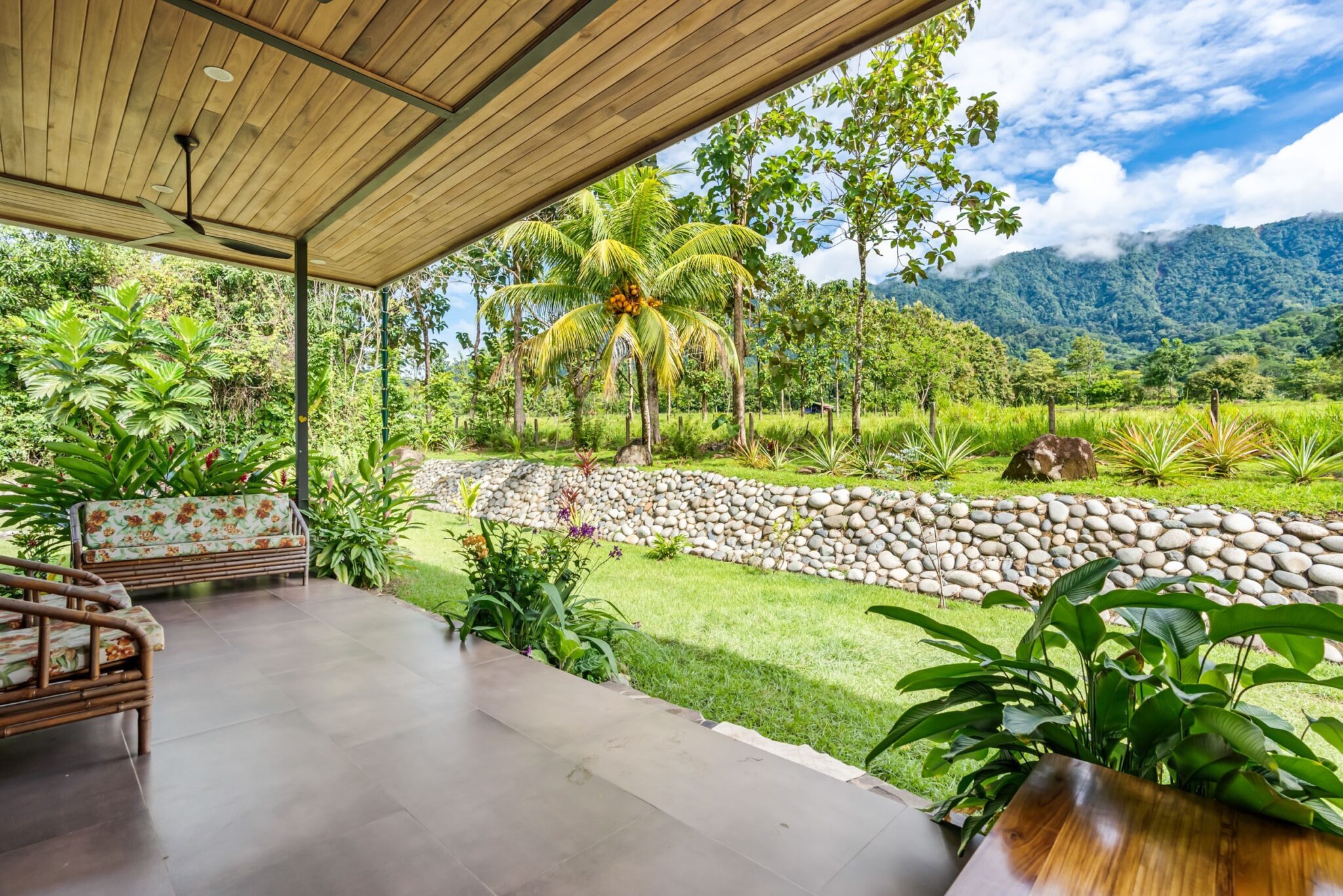 Bright & Peaceful 3-Bedroom Home with Separate Workshop/Office Space & Stunning Views of the Lush Mountains in Easy-Access Location in Ojochal Costa Rica Bright & Peaceful 3-Bedroom Home with Separate Workshop/Office Space & Stunning Views of the Lush Mountains in Easy-Access Location in Ojochal Costa Rica