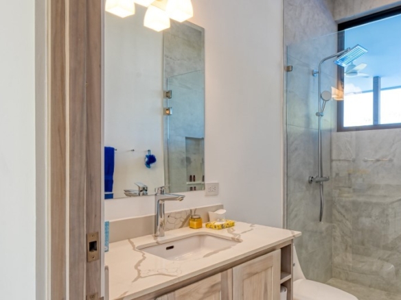 Luxury Estate with 3-Bedrooms, photo 22 of 24