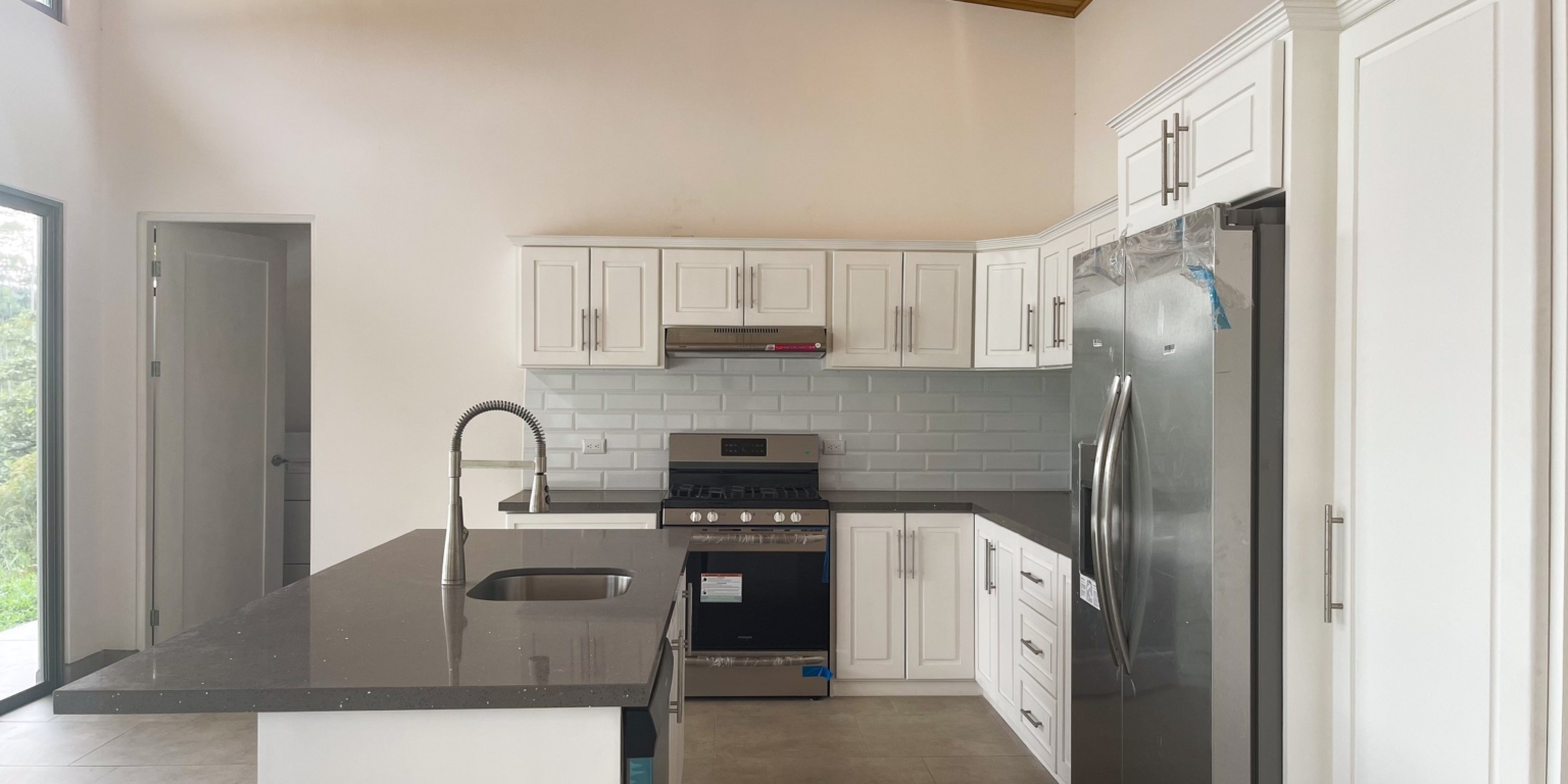 Brand New, Big Mountain View 3-Bedroom Home with Pool in Ojochal Costa Rica