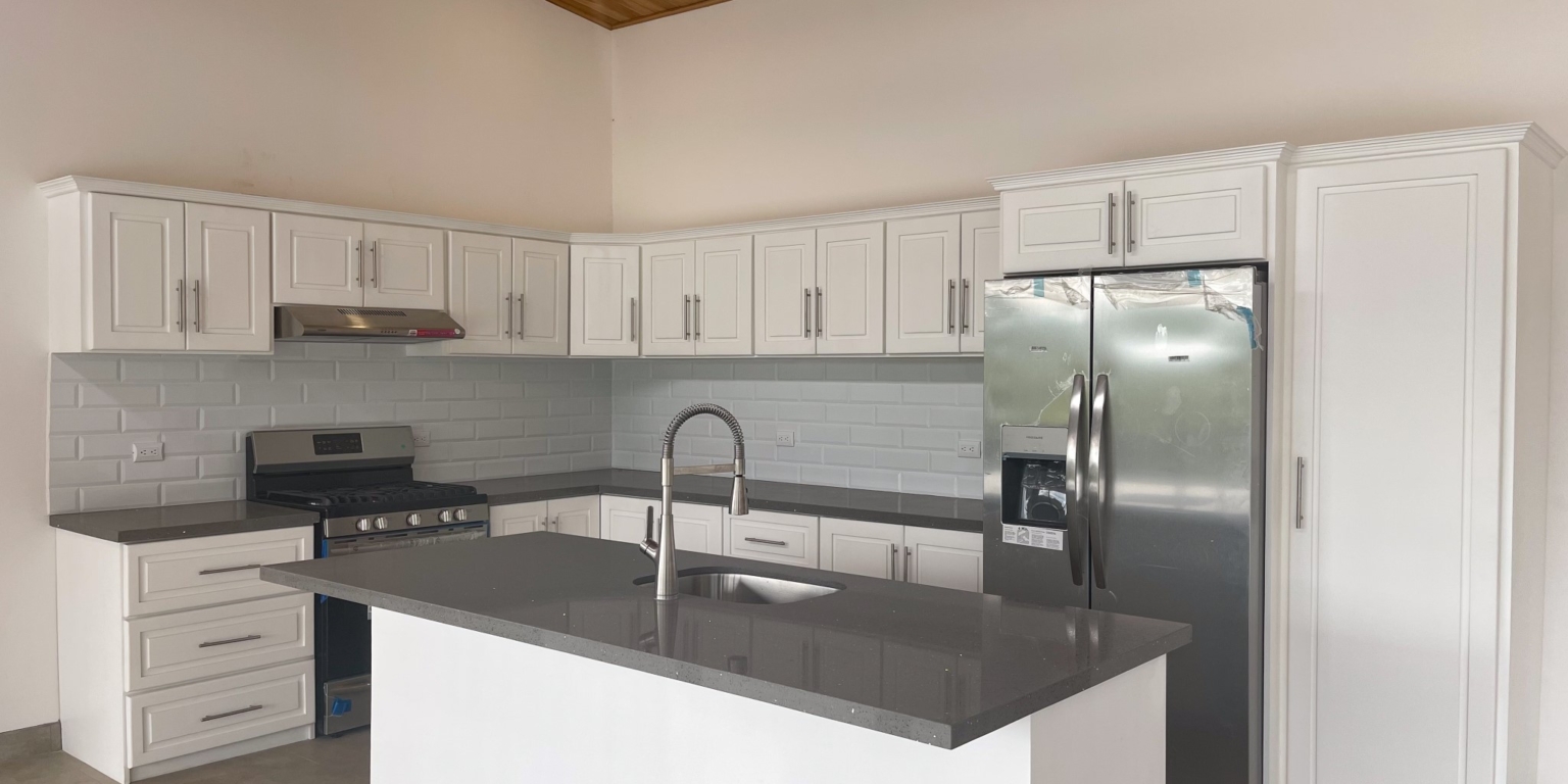 Brand New, Big Mountain View 3-Bedroom Home with Pool in Ojochal Costa Rica