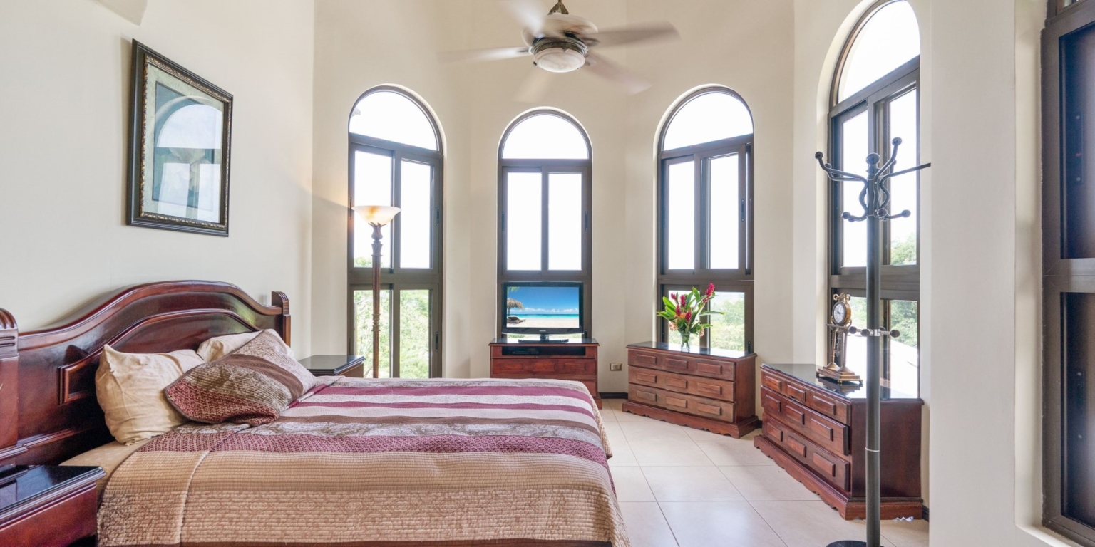 Ojochal Estate Home and Property_26 Fully Renovated Ocean-View Estate Home with Pool, Guesthouse & Caretaker Cottage with Waterfall in Phase 4 Ojochal Costa Rica