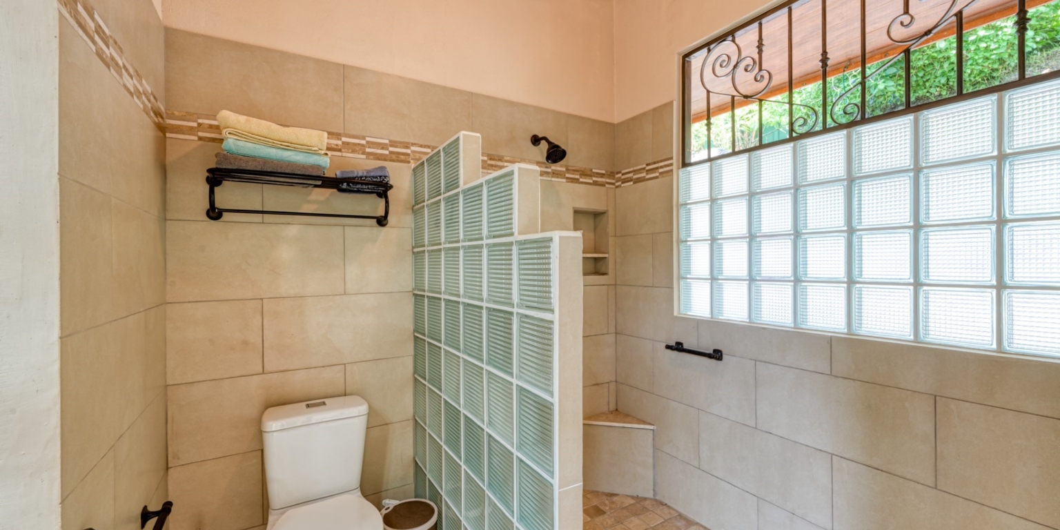 Home-21 Amazing Whale’s Tail & Ocean View 2-Bedroom Home with Perfect Tropical Living with Easy Access in Uvita Costa Rica