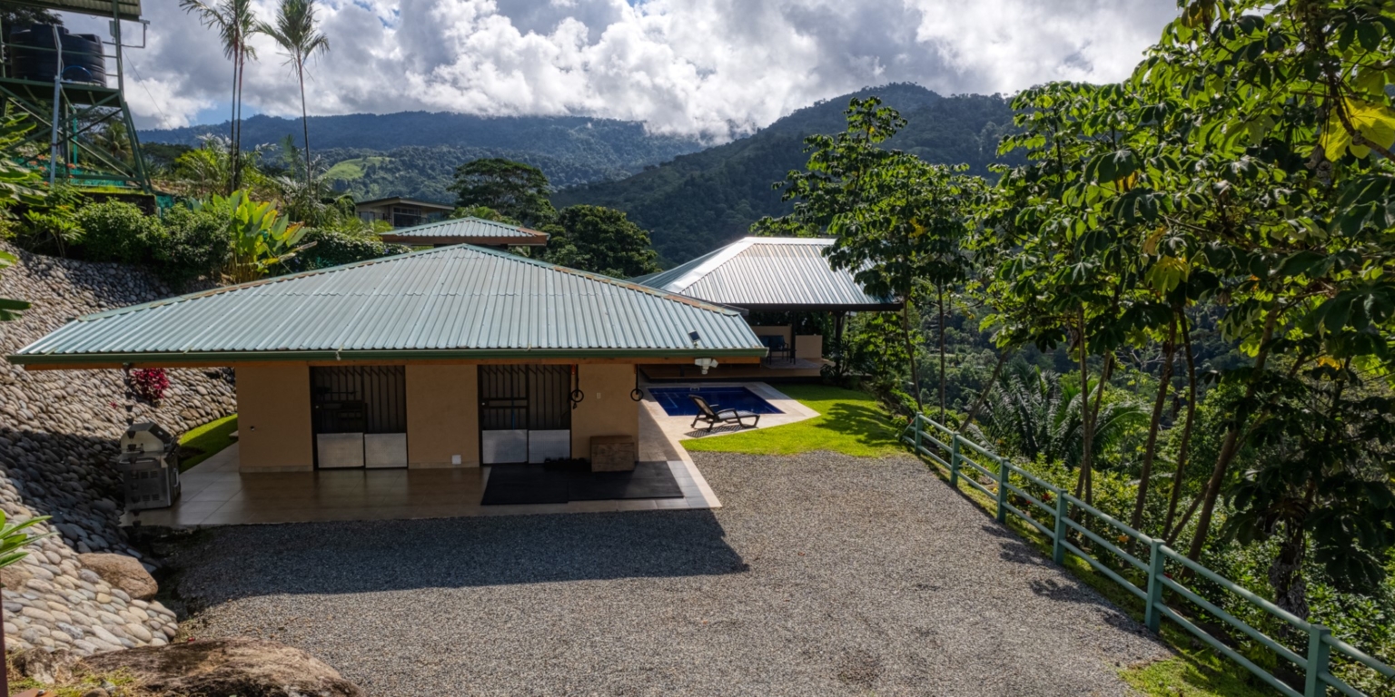 Home Amazing Whale’s Tail & Ocean View 2-Bedroom Home with Perfect Tropical Living with Easy Access in Uvita Costa Rica