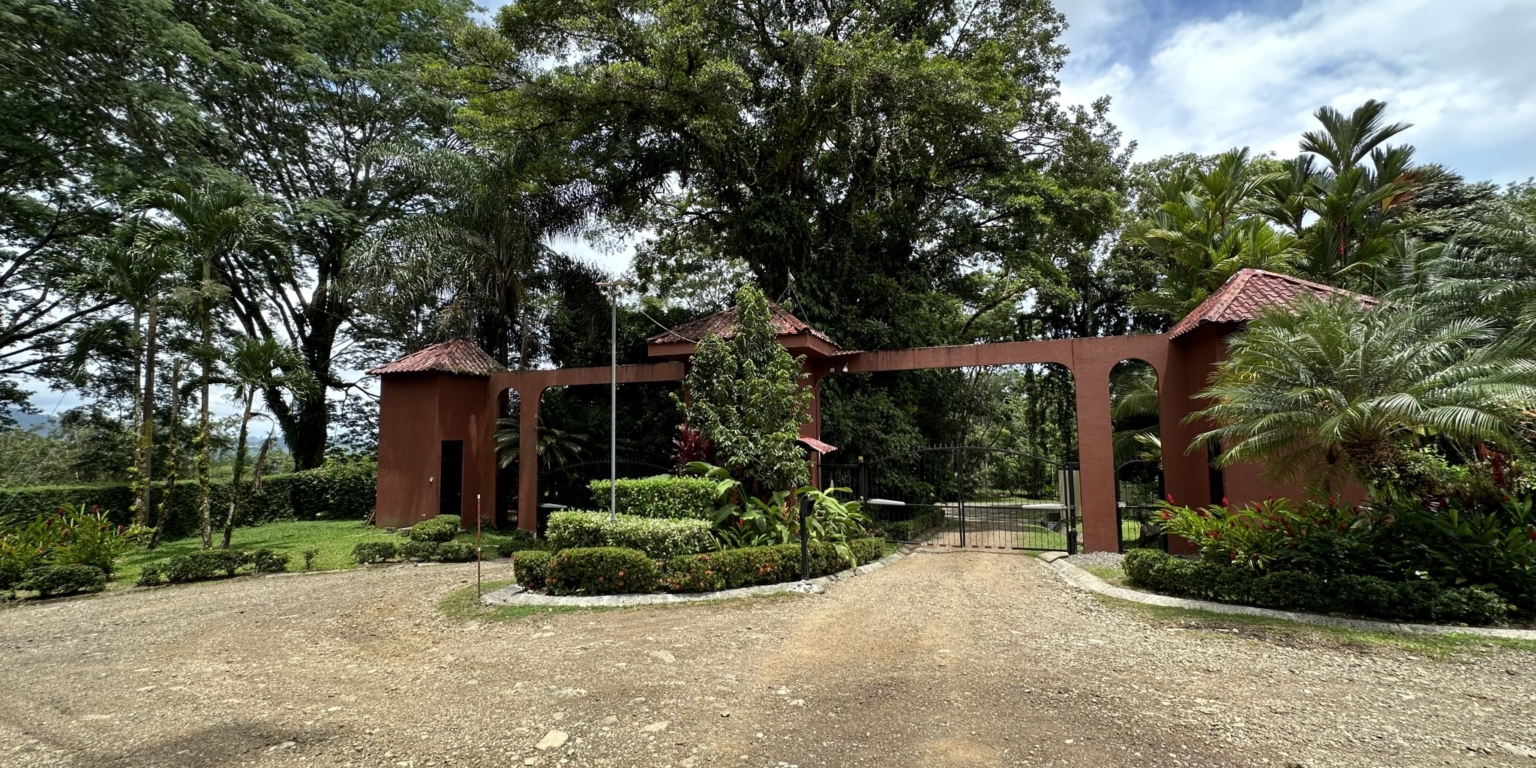Cozy 2-Bedroom Home on Main Street with Affordable Price & Owner Financing Available in Hatillo near Dominical Costa Rica
