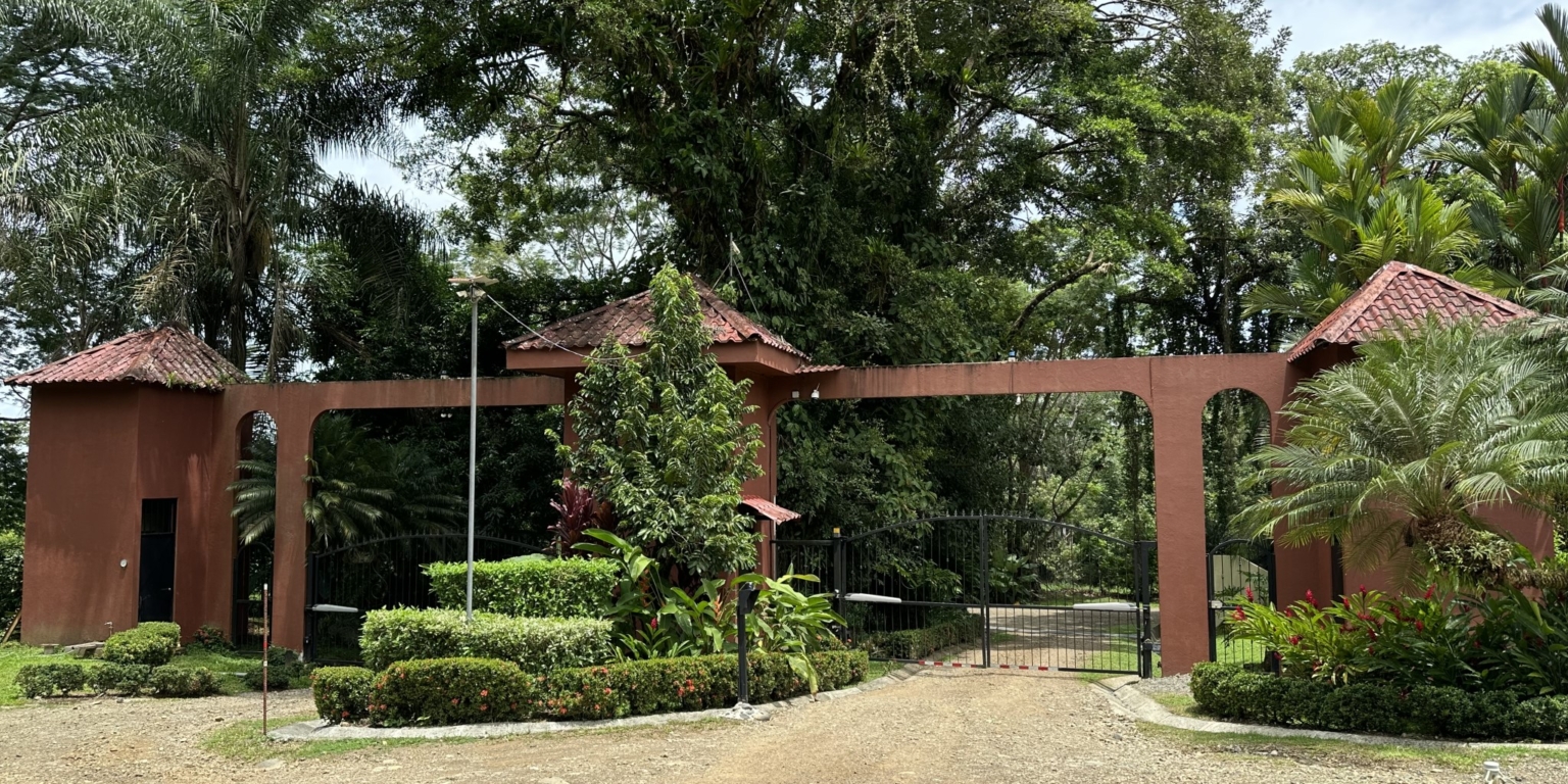 Cozy 2-Bedroom Home on Main Street with Affordable Price & Owner Financing Available in Hatillo near Dominical Costa Rica