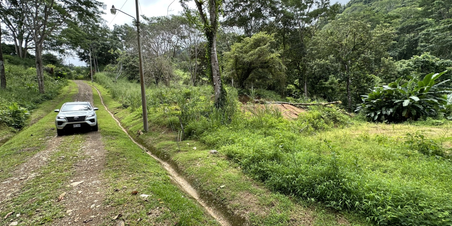 Cozy 2-Bedroom Home on Main Street with Affordable Price & Owner Financing Available in Hatillo near Dominical Costa Rica