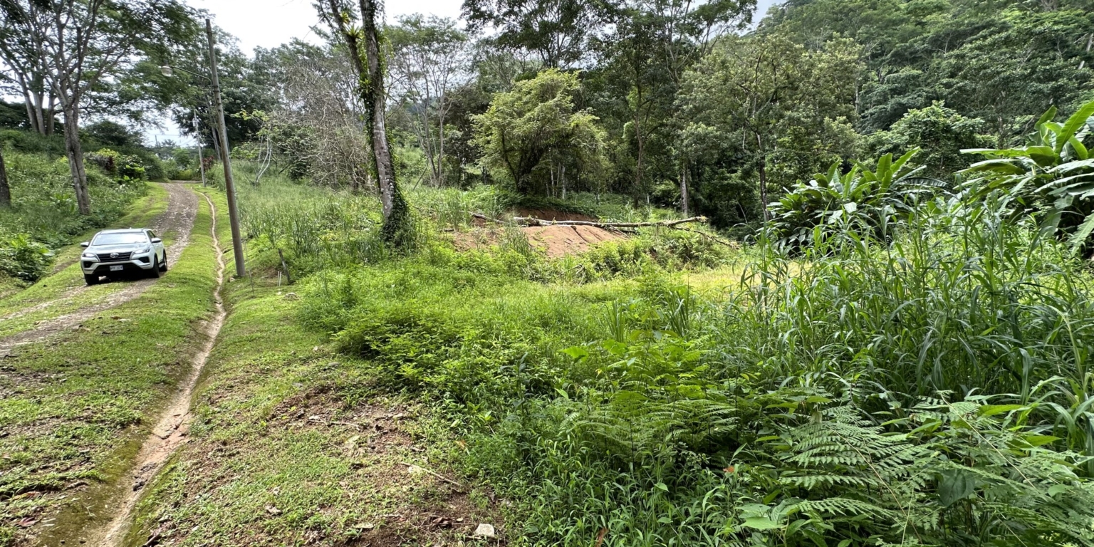 Cozy 2-Bedroom Home on Main Street with Affordable Price & Owner Financing Available in Hatillo near Dominical Costa Rica