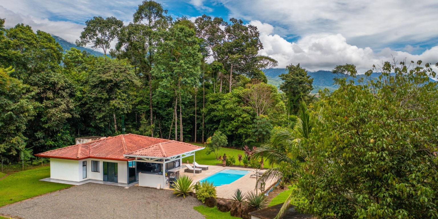Excellent 3-Bedroom Home in Popular Neighborhood, Quiet, Private & Strong Rental Income in Ojochal Costa Rica Excellent 3-Bedroom Home in Popular Neighborhood, Quiet, Private & Strong Rental Income in Ojochal Costa Rica