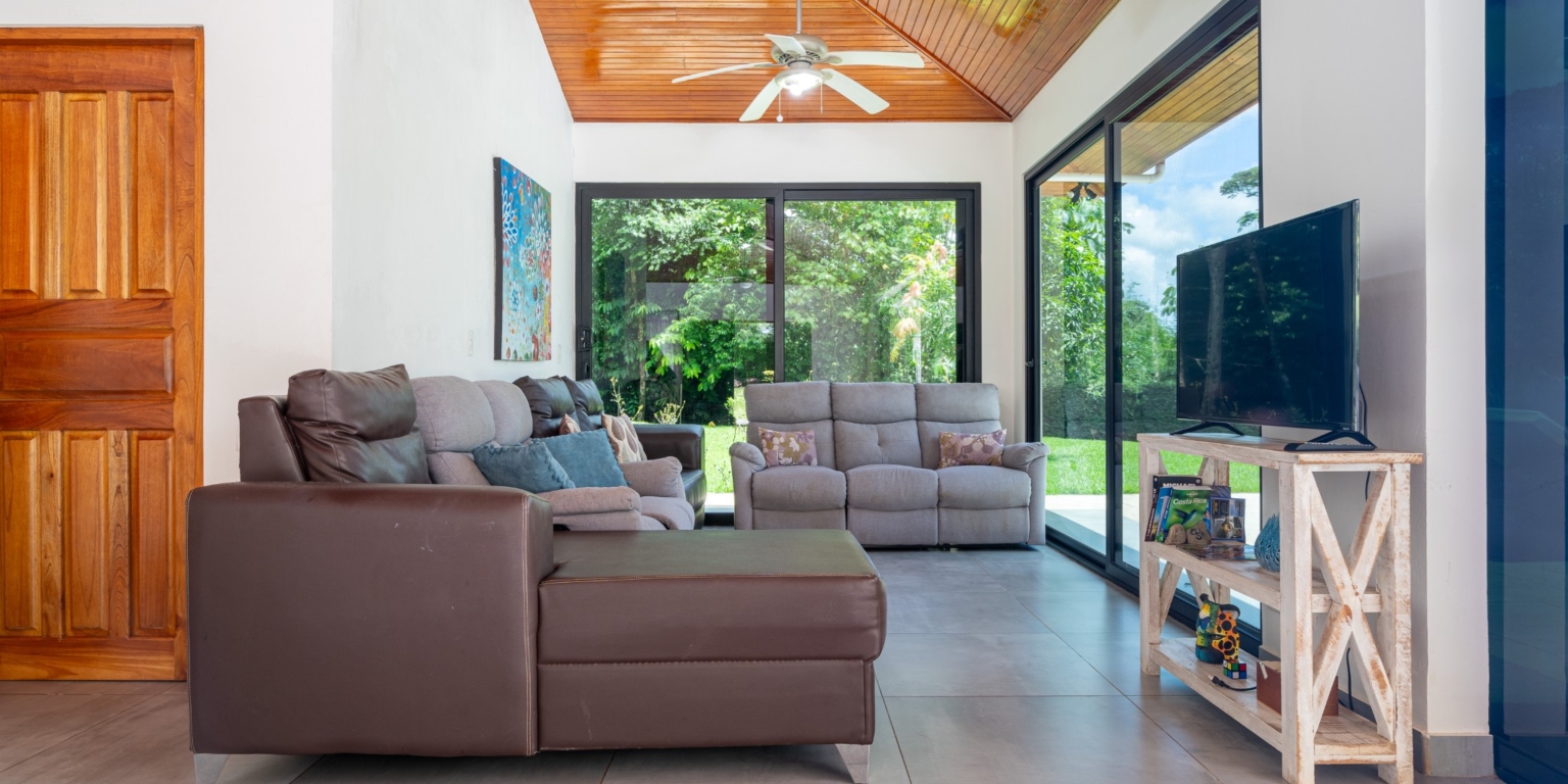 Excellent 3-Bedroom Home in Popular Neighborhood, Quiet, Private & Strong Rental Income in Ojochal Costa Rica Excellent 3-Bedroom Home in Popular Neighborhood, Quiet, Private & Strong Rental Income in Ojochal Costa Rica