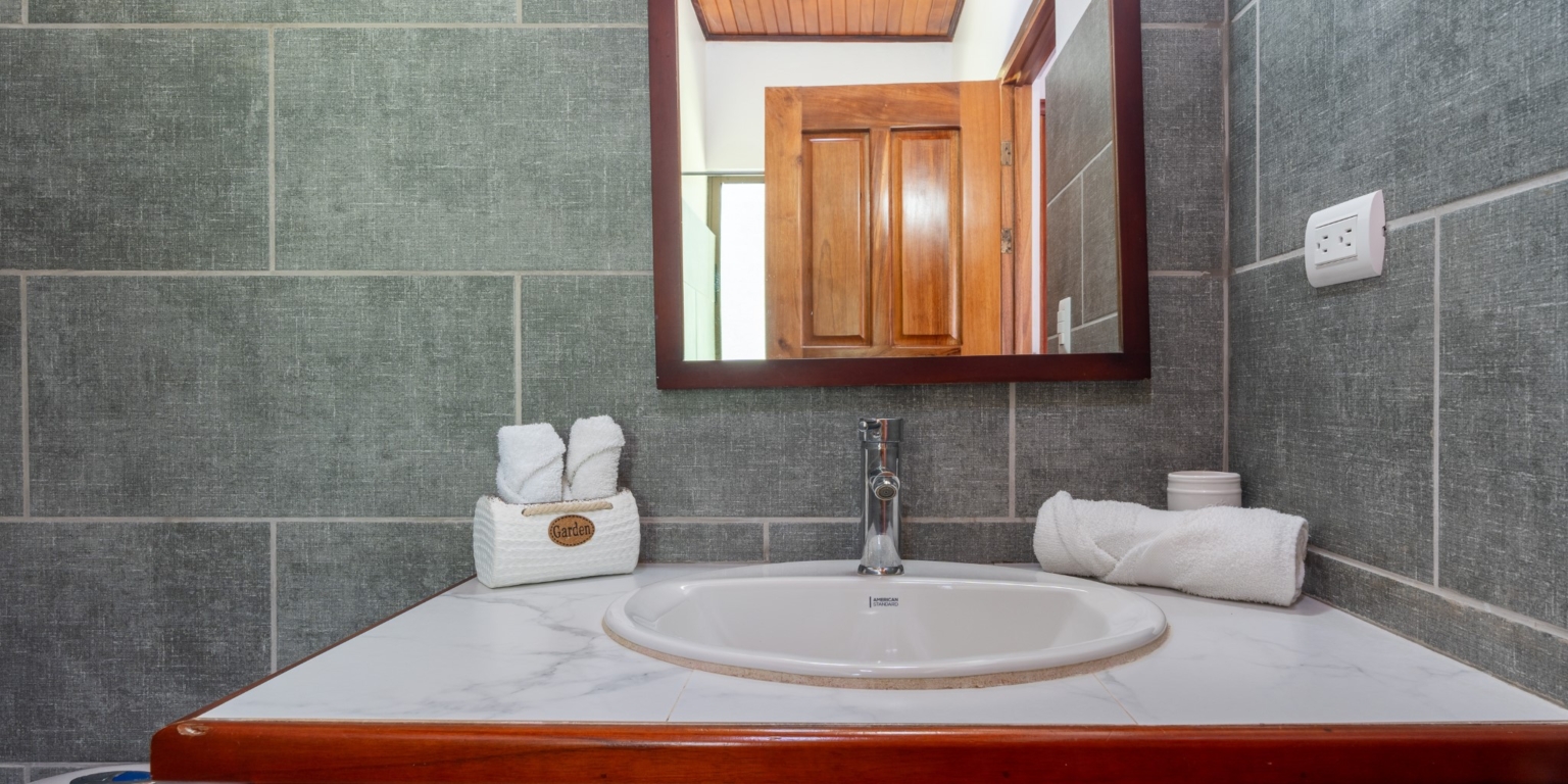 Excellent 3-Bedroom Home in Popular Neighborhood, Quiet, Private & Strong Rental Income in Ojochal Costa Rica Excellent 3-Bedroom Home in Popular Neighborhood, Quiet, Private & Strong Rental Income in Ojochal Costa Rica
