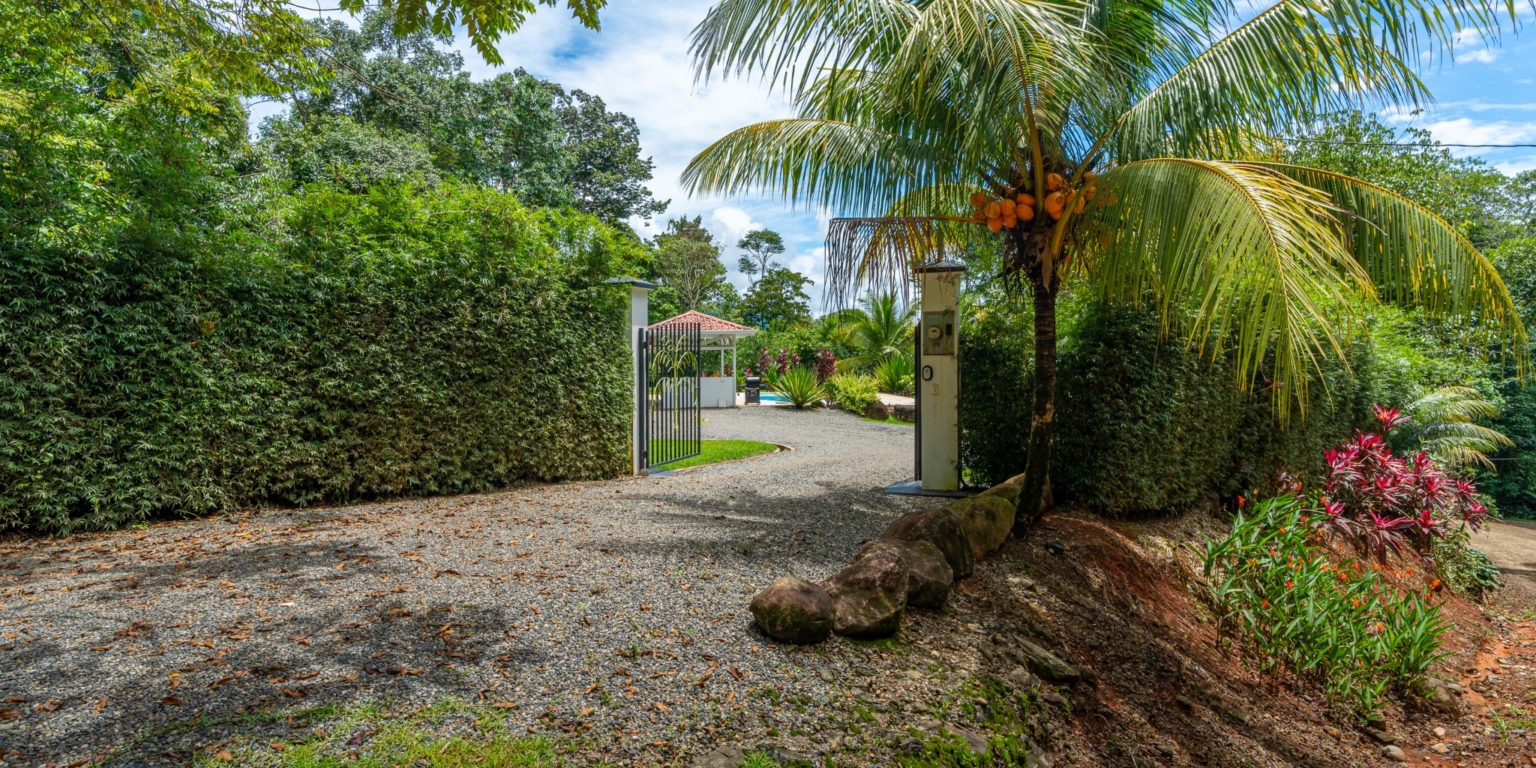 Excellent 3-Bedroom Home in Popular Neighborhood, Quiet, Private & Strong Rental Income in Ojochal Costa Rica Excellent 3-Bedroom Home in Popular Neighborhood, Quiet, Private & Strong Rental Income in Ojochal Costa Rica