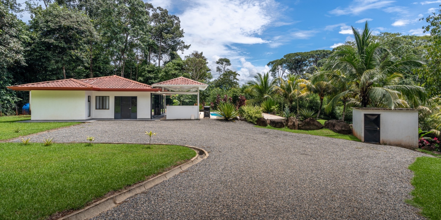 Excellent 3-Bedroom Home in Popular Neighborhood, Quiet, Private & Strong Rental Income in Ojochal Costa Rica Excellent 3-Bedroom Home in Popular Neighborhood, Quiet, Private & Strong Rental Income in Ojochal Costa Rica