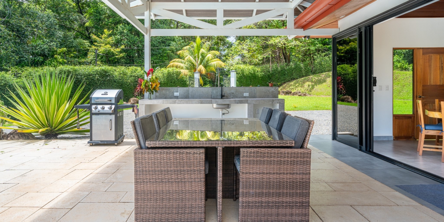 Excellent 3-Bedroom Home in Popular Neighborhood, Quiet, Private & Strong Rental Income in Ojochal Costa Rica Excellent 3-Bedroom Home in Popular Neighborhood, Quiet, Private & Strong Rental Income in Ojochal Costa Rica