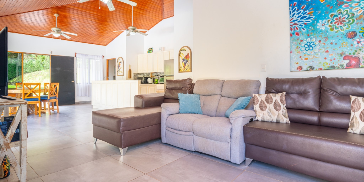 Excellent 3-Bedroom Home in Popular Neighborhood, Quiet, Private & Strong Rental Income in Ojochal Costa Rica Excellent 3-Bedroom Home in Popular Neighborhood, Quiet, Private & Strong Rental Income in Ojochal Costa Rica