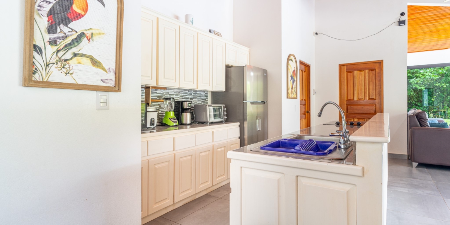 Excellent 3-Bedroom Home in Popular Neighborhood, Quiet, Private & Strong Rental Income in Ojochal Costa Rica Excellent 3-Bedroom Home in Popular Neighborhood, Quiet, Private & Strong Rental Income in Ojochal Costa Rica