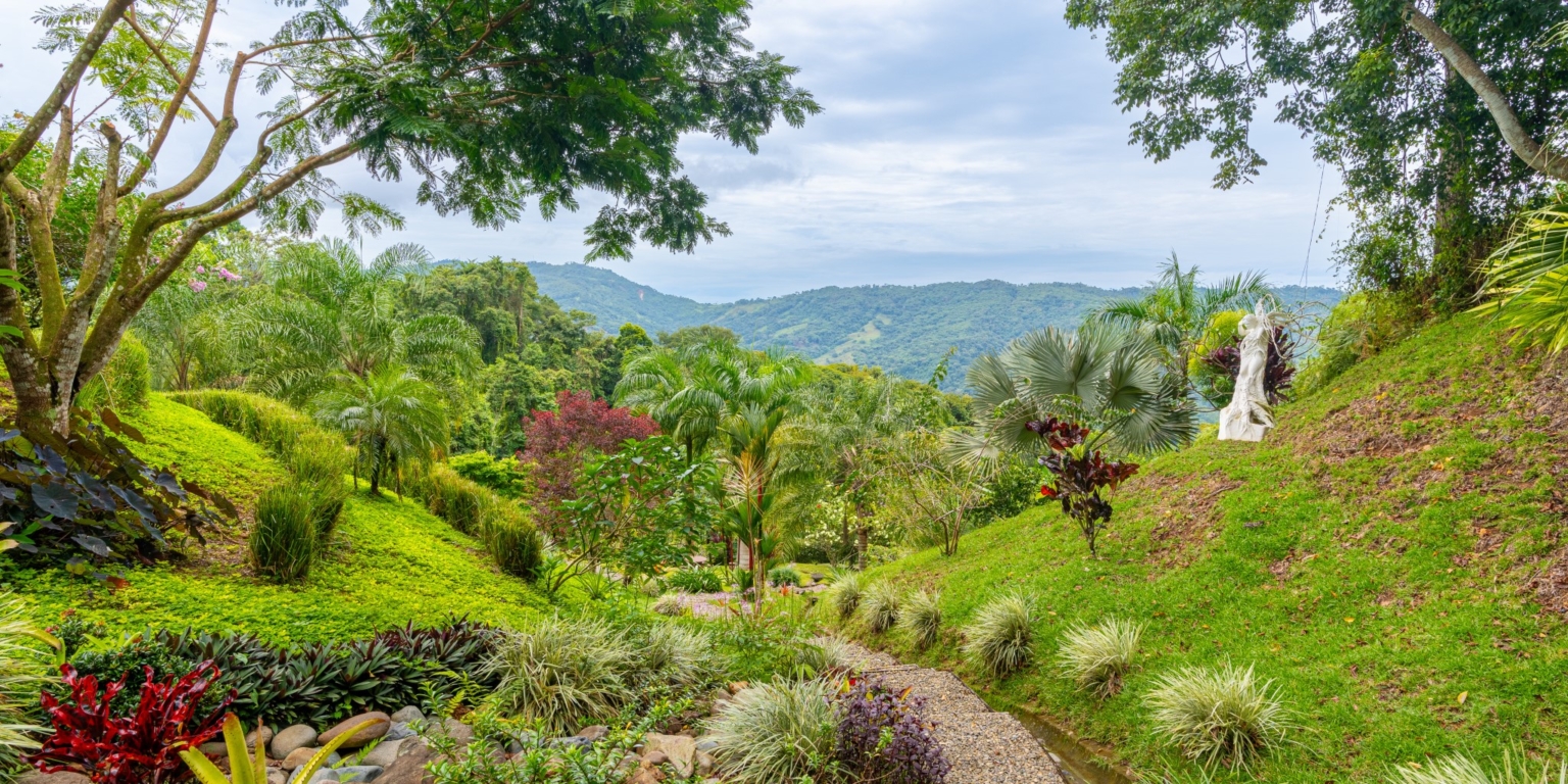 Spacious & Beautiful 3-Bedroom Ocean View Home on 3.5 Acres in a Gated Community in Platanillo above Dominical Costa Rica Spacious & Beautiful 3-Bedroom Ocean View Home on 3.5 Acres in a Gated Community in Platanillo above Dominical Costa Rica