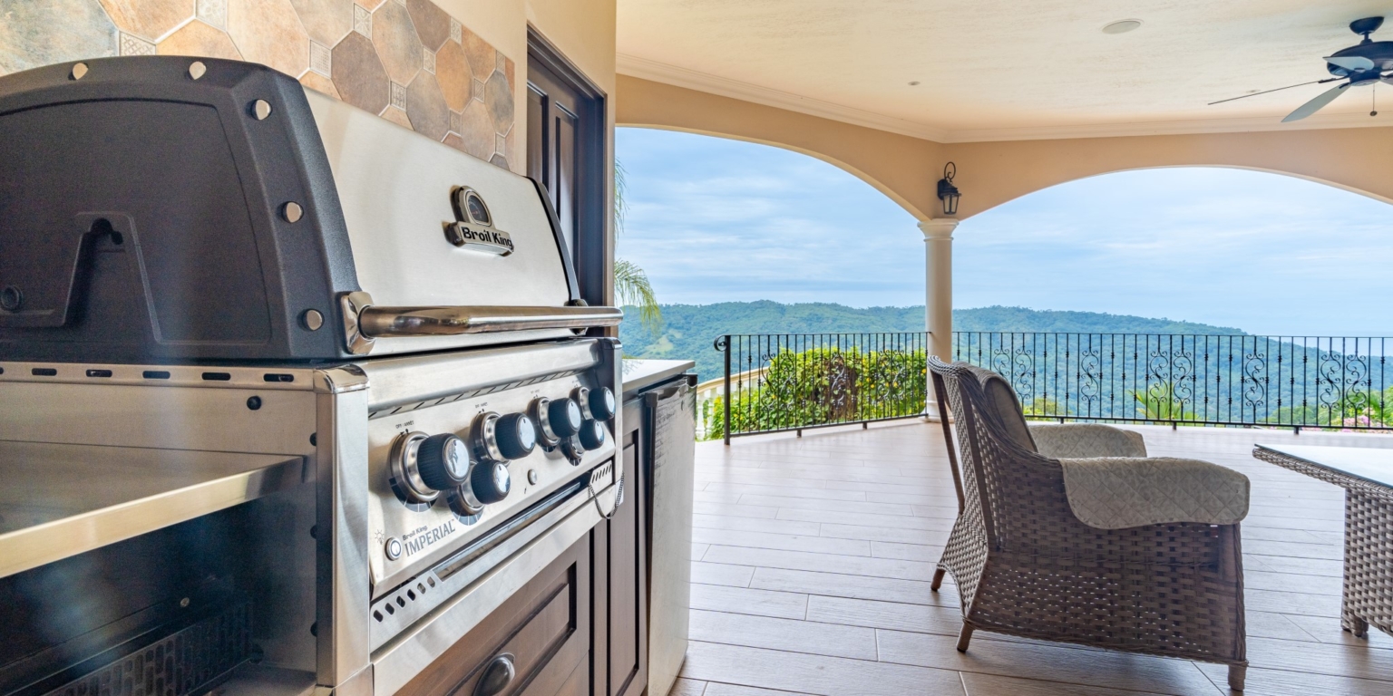 Spacious & Beautiful 3-Bedroom Ocean View Home on 3.5 Acres in a Gated Community in Platanillo above Dominical Costa Rica Spacious & Beautiful 3-Bedroom Ocean View Home on 3.5 Acres in a Gated Community in Platanillo above Dominical Costa Rica