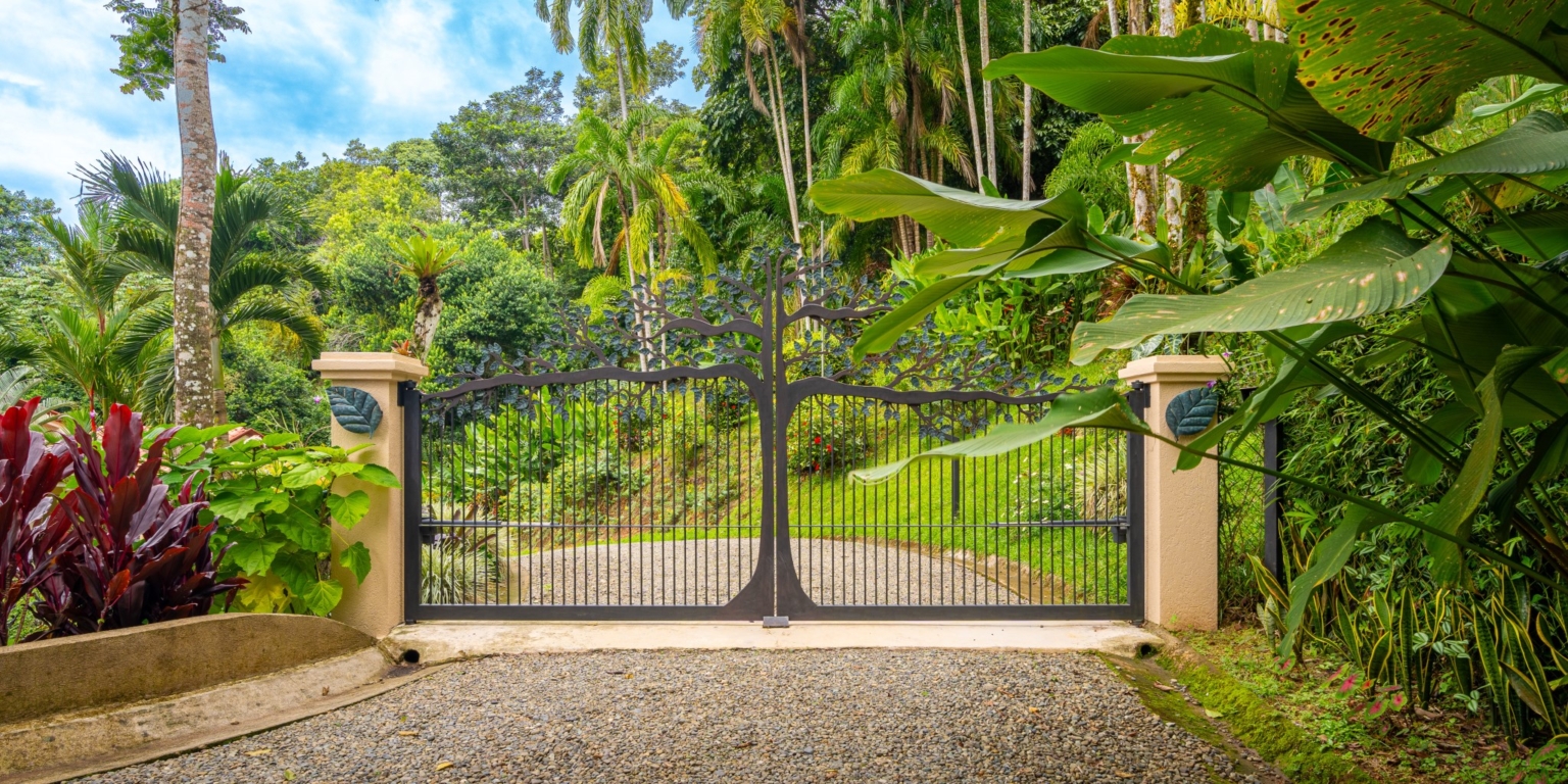 Spacious & Beautiful 3-Bedroom Ocean View Home on 3.5 Acres in a Gated Community in Platanillo above Dominical Costa Rica Spacious & Beautiful 3-Bedroom Ocean View Home on 3.5 Acres in a Gated Community in Platanillo above Dominical Costa Rica