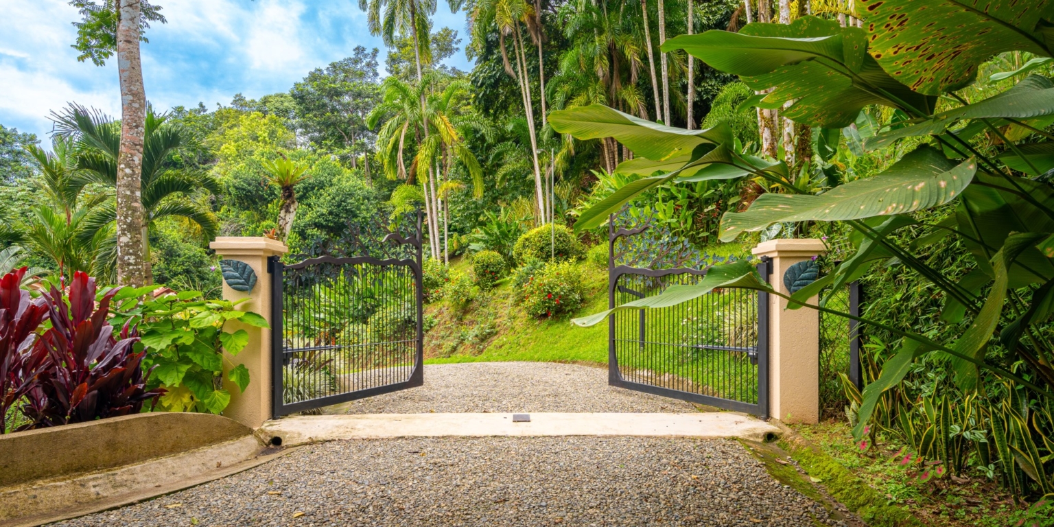 Spacious & Beautiful 3-Bedroom Ocean View Home on 3.5 Acres in a Gated Community in Platanillo above Dominical Costa Rica Spacious & Beautiful 3-Bedroom Ocean View Home on 3.5 Acres in a Gated Community in Platanillo above Dominical Costa Rica