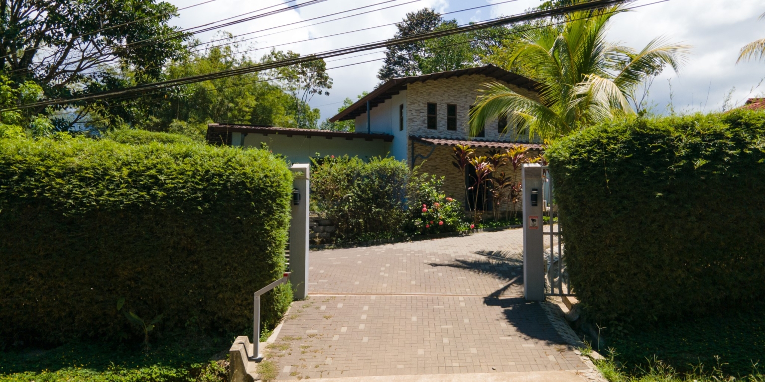 Tropical Paradise 3-Bedroom Home Oasis In Ojochal Costa Rica
