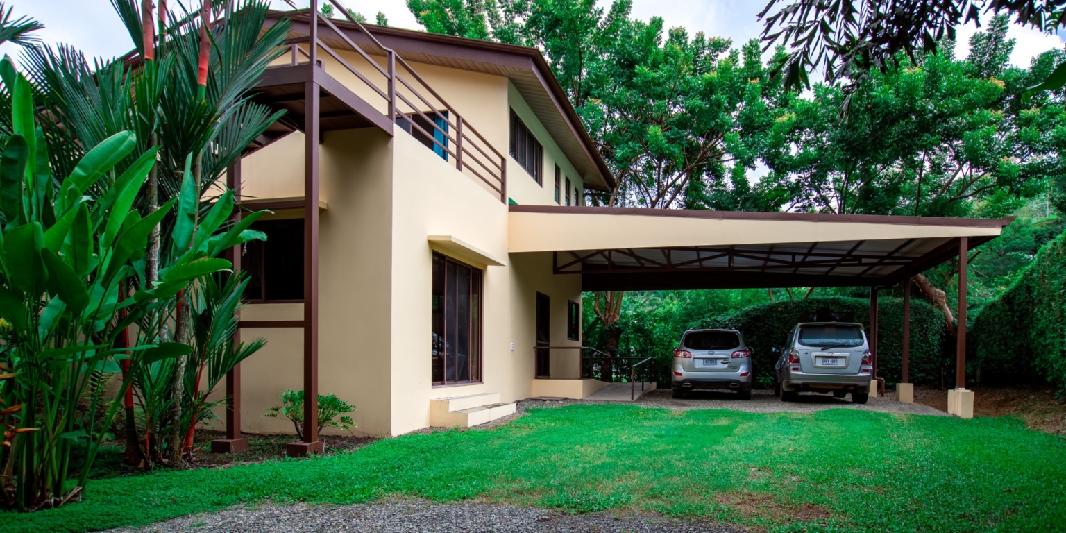 Tranquil Tropical 5 Bedroom Home Walking Distance to Beach in Dominical Costa Rica Tranquil Tropical 5 Bedroom Home Walking Distance to Beach in Dominical Costa Rica