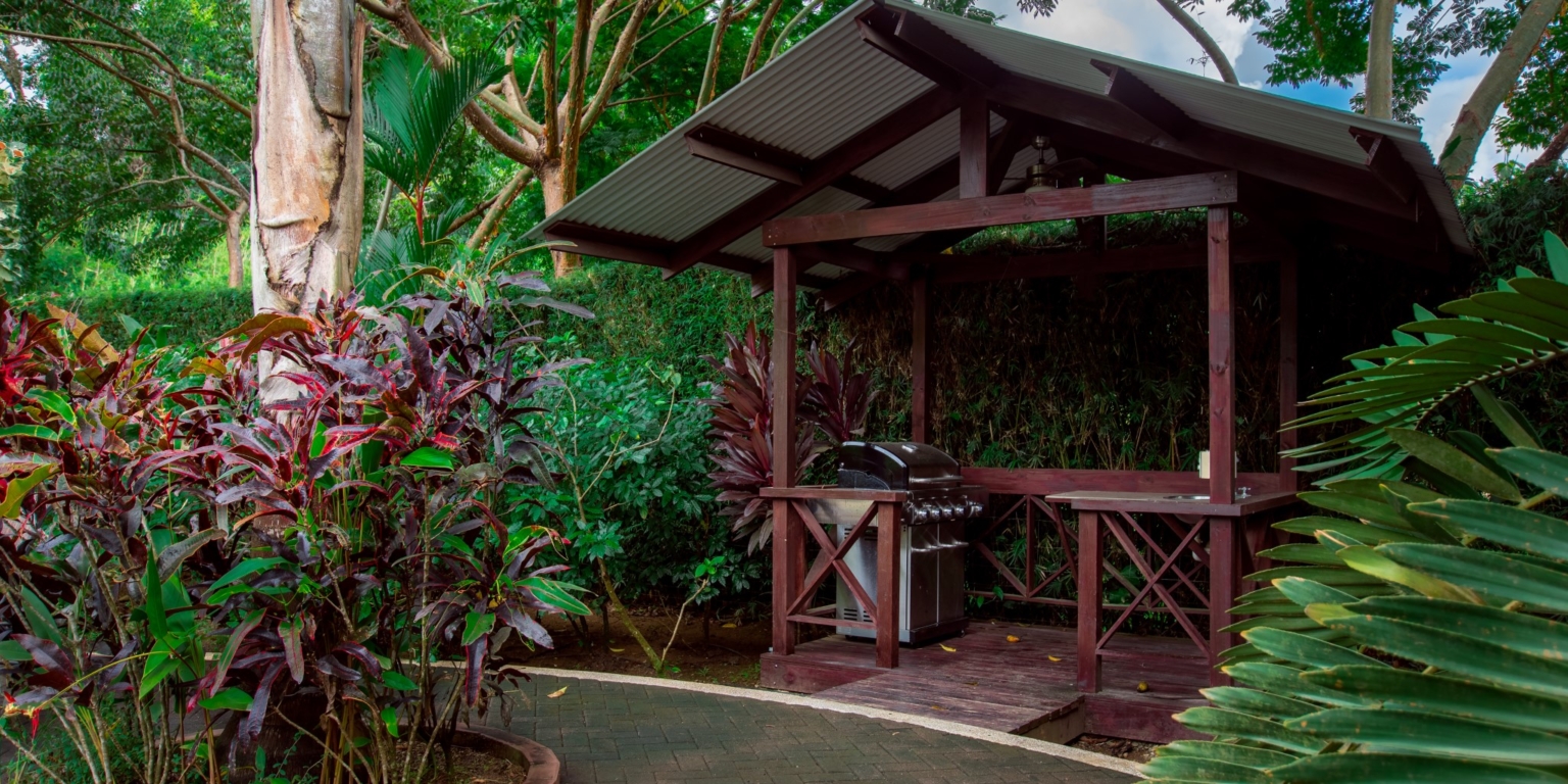 Tranquil Tropical 5 Bedroom Home Walking Distance to Beach in Dominical Costa Rica Tranquil Tropical 5 Bedroom Home Walking Distance to Beach in Dominical Costa Rica