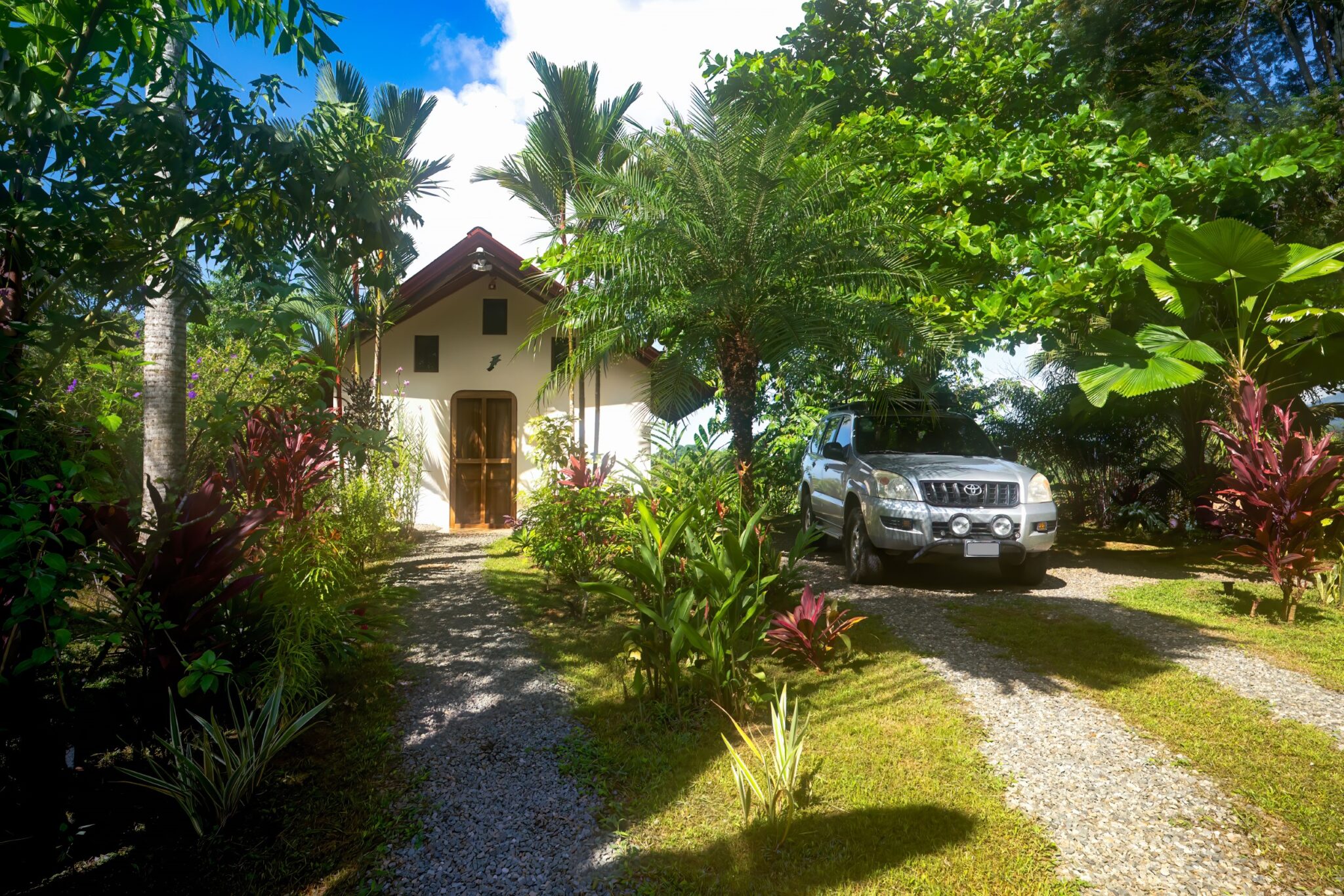 Tres Rios (Vergel) Bungalow Cozy Sunset Ocean-View Bungalow on 3.5 Acres of Jungle with Creeks, & Abundant Wildlife in Tres Rios Costa Rica