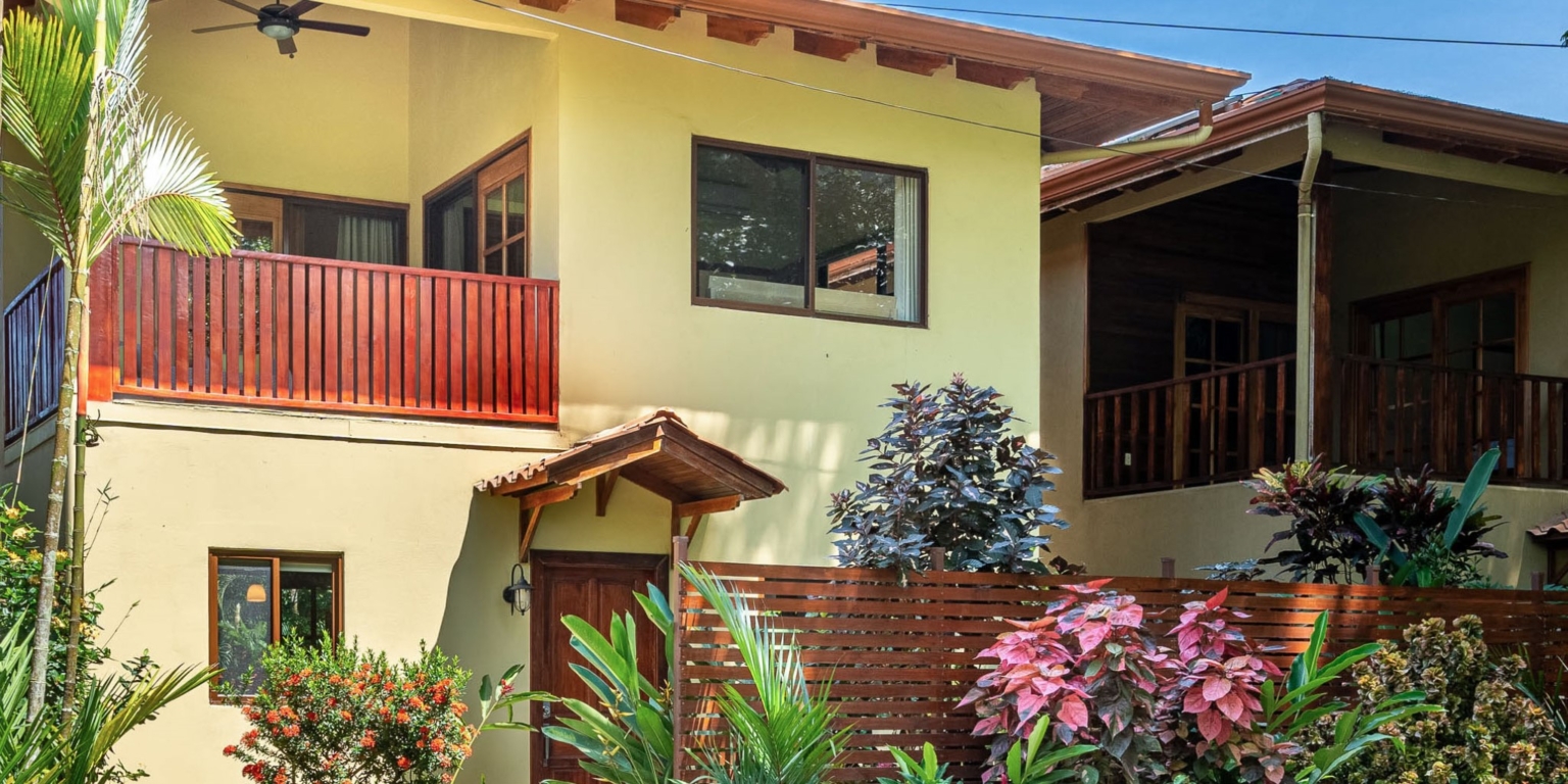 Villa Westy-007 Newly-Renovated 3-Bedroom Villa Just Steps to the Beach & Town in Dominical Costa Rica