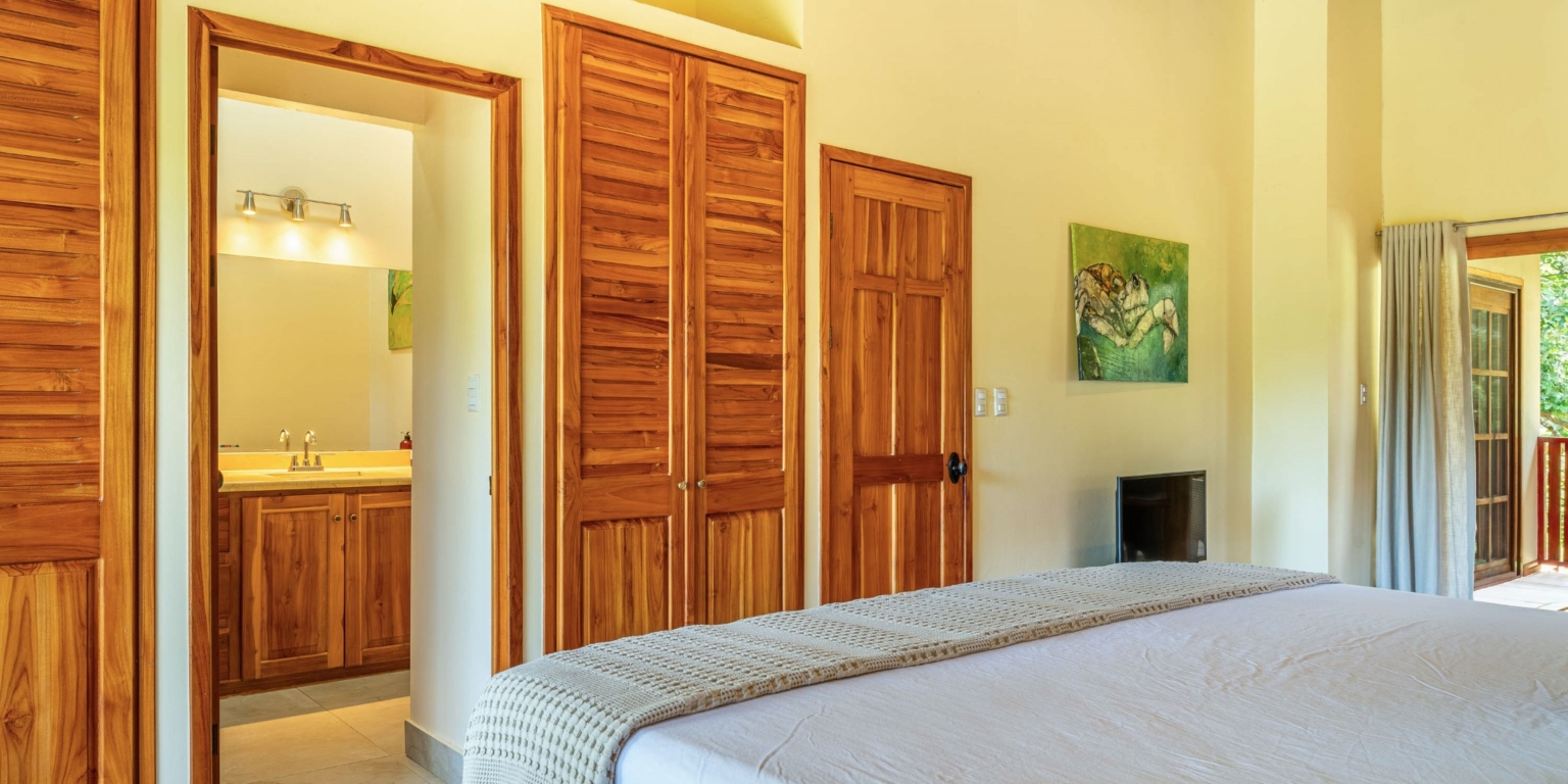 Villa Westy-036 Newly-Renovated 3-Bedroom Villa Just Steps to the Beach & Town in Dominical Costa Rica