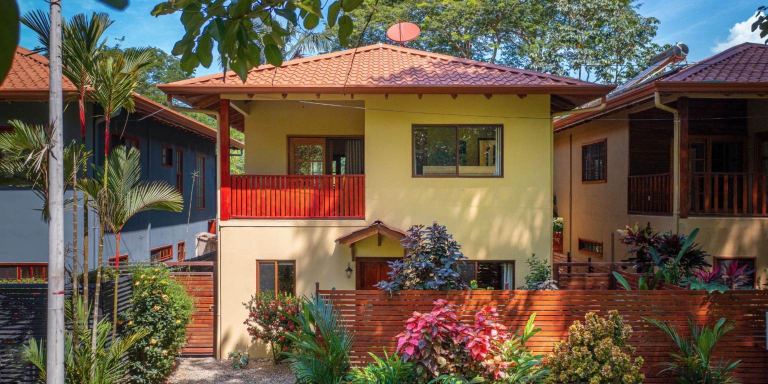 Villa Westy-001 Newly-Renovated 3-Bedroom Villa Just Steps to the Beach & Town in Dominical Costa Rica