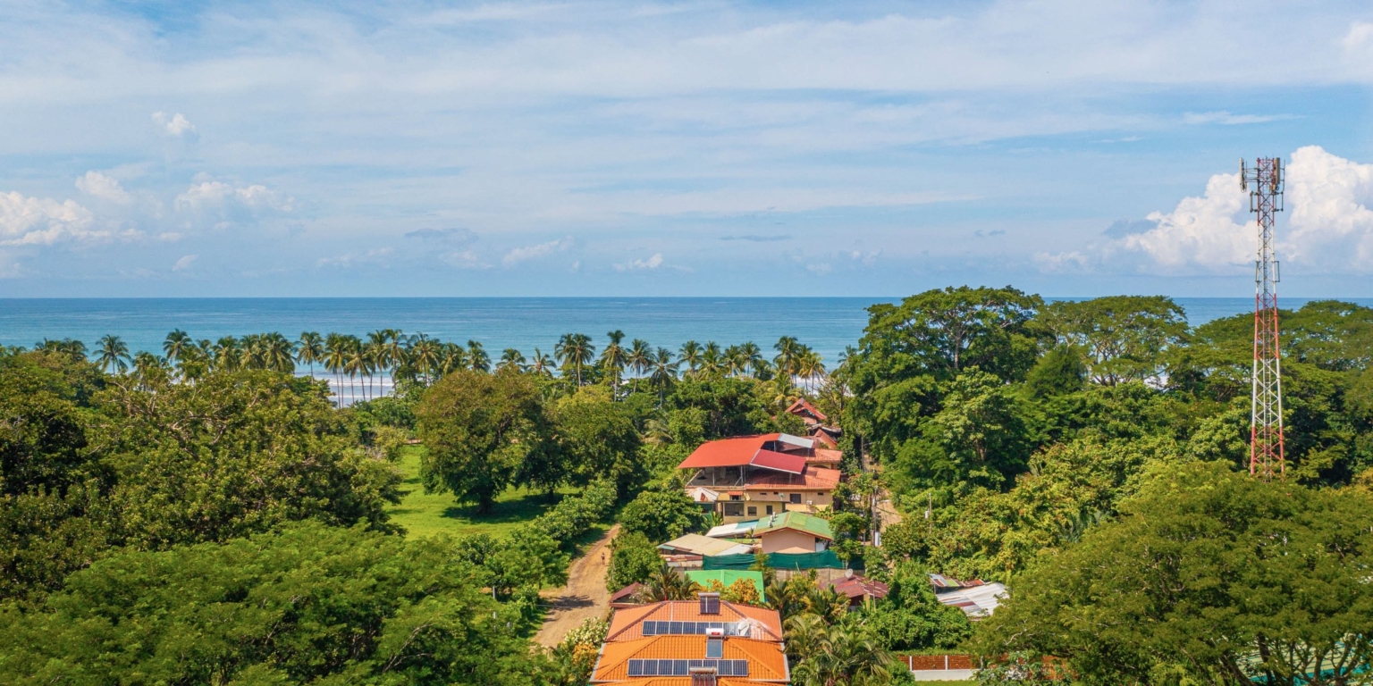 Villa Westy-004 Newly-Renovated 3-Bedroom Villa Just Steps to the Beach & Town in Dominical Costa Rica