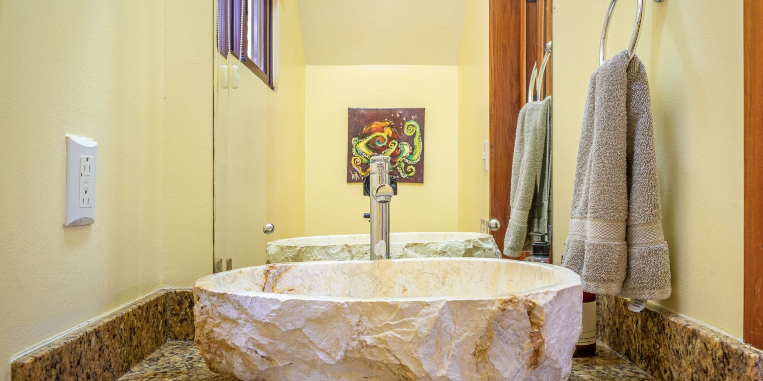 Villa Westy-028 Newly-Renovated 3-Bedroom Villa Just Steps to the Beach & Town in Dominical Costa Rica