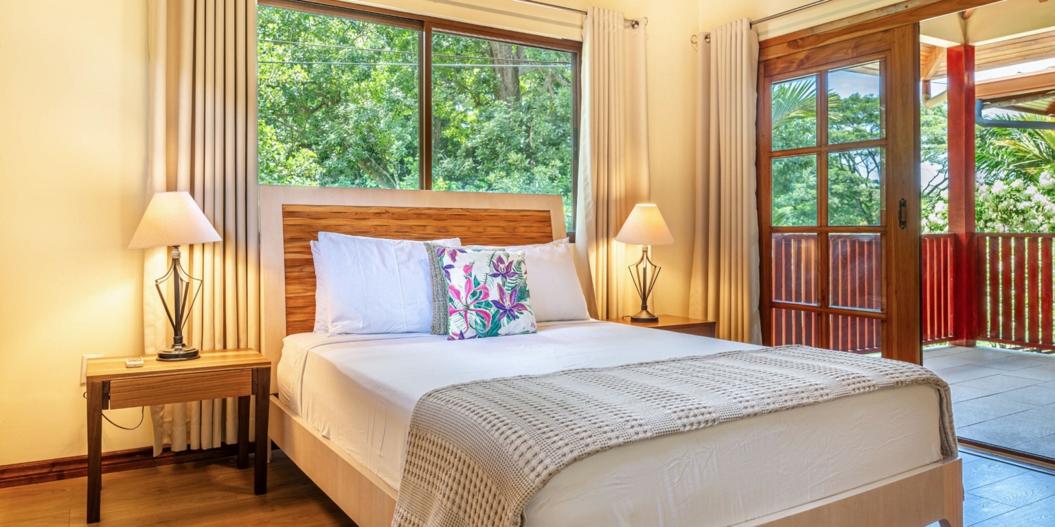 Villa Westy-029 Newly-Renovated 3-Bedroom Villa Just Steps to the Beach & Town in Dominical Costa Rica