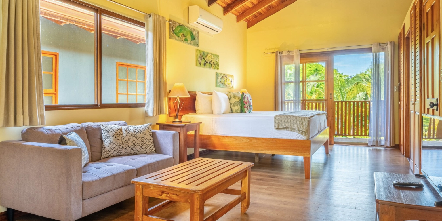 Villa Westy-032 Newly-Renovated 3-Bedroom Villa Just Steps to the Beach & Town in Dominical Costa Rica