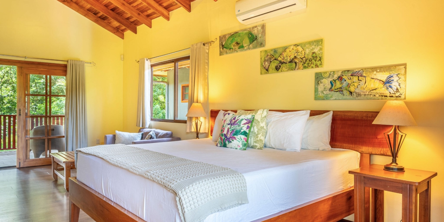 Villa Westy-035 Newly-Renovated 3-Bedroom Villa Just Steps to the Beach & Town in Dominical Costa Rica