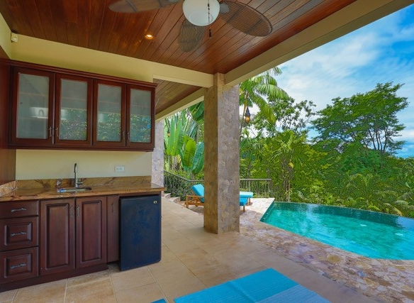 Costal Retreat with Ocean Views, photo 4 of 24