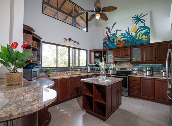Costal Retreat with Ocean Views, photo 17 of 24