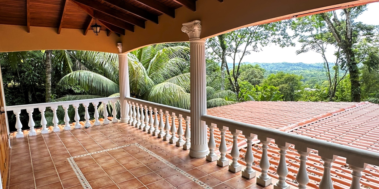 Jungle, Rivers, a Waterfall & Panoramic Ocean View with Easy Access Close to All Amenities in Ojochal Costa Rica