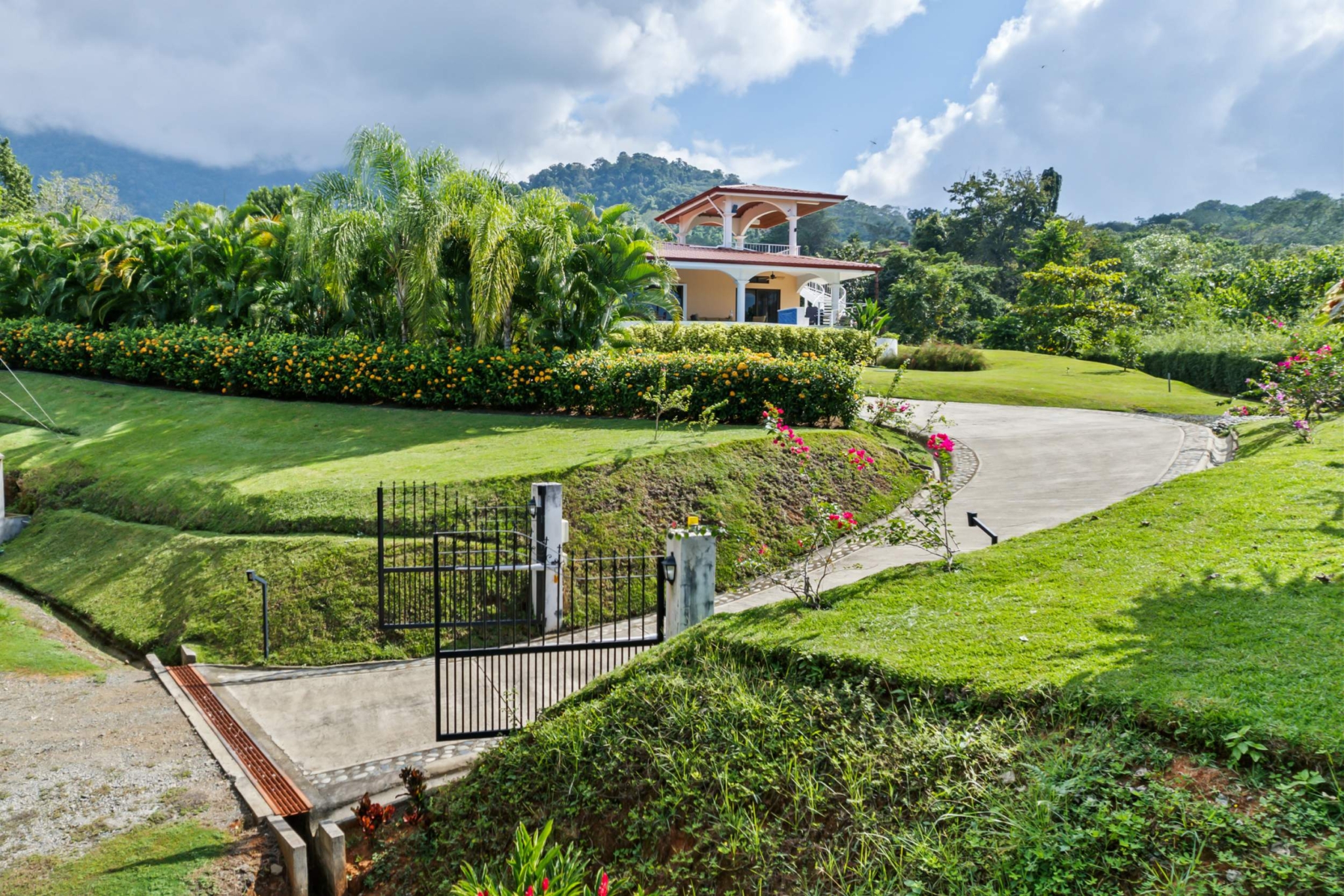 Phase 11 Home – Luxurious 4-Bedroom Home with Family-Friendly Layout, Incredible Pacific Ocean Views & Lush Tropical Grounds in Ojochal Costa Rica Luxurious 4-Bedroom Home with Family-Friendly Layout, Incredible Pacific Ocean Views & Lush Tropical Grounds in Ojochal Costa Rica