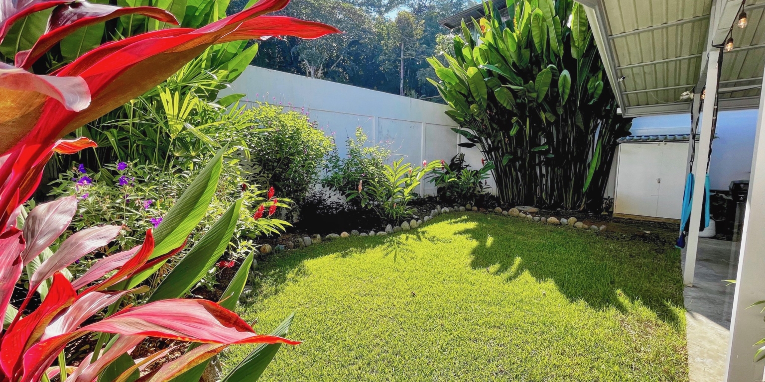 Newly Renovated 2BR Home Walking Distance to Beach in Dominicalito Costa Rica Newly Renovated 2BR Home Walking Distance to Beach in Dominicalito Costa Rica