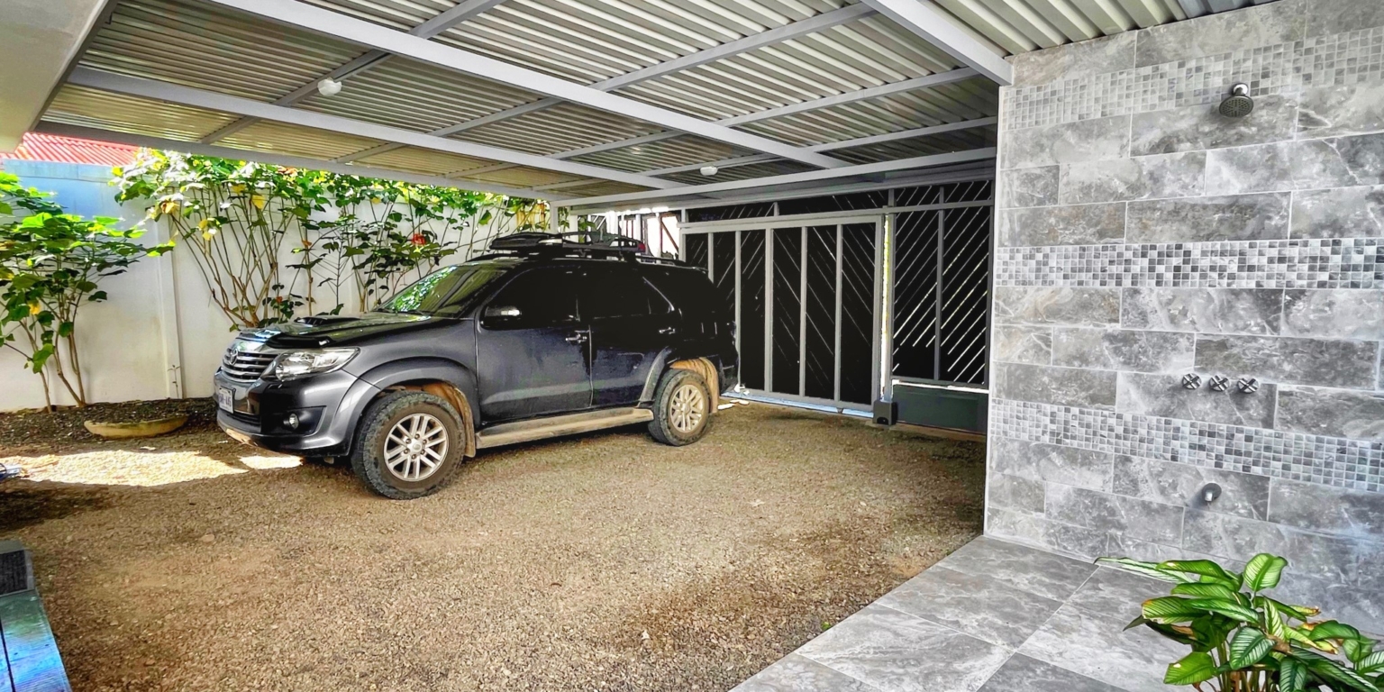 Newly Renovated 2BR Home Walking Distance to Beach in Dominicalito Costa Rica Newly Renovated 2BR Home Walking Distance to Beach in Dominicalito Costa Rica