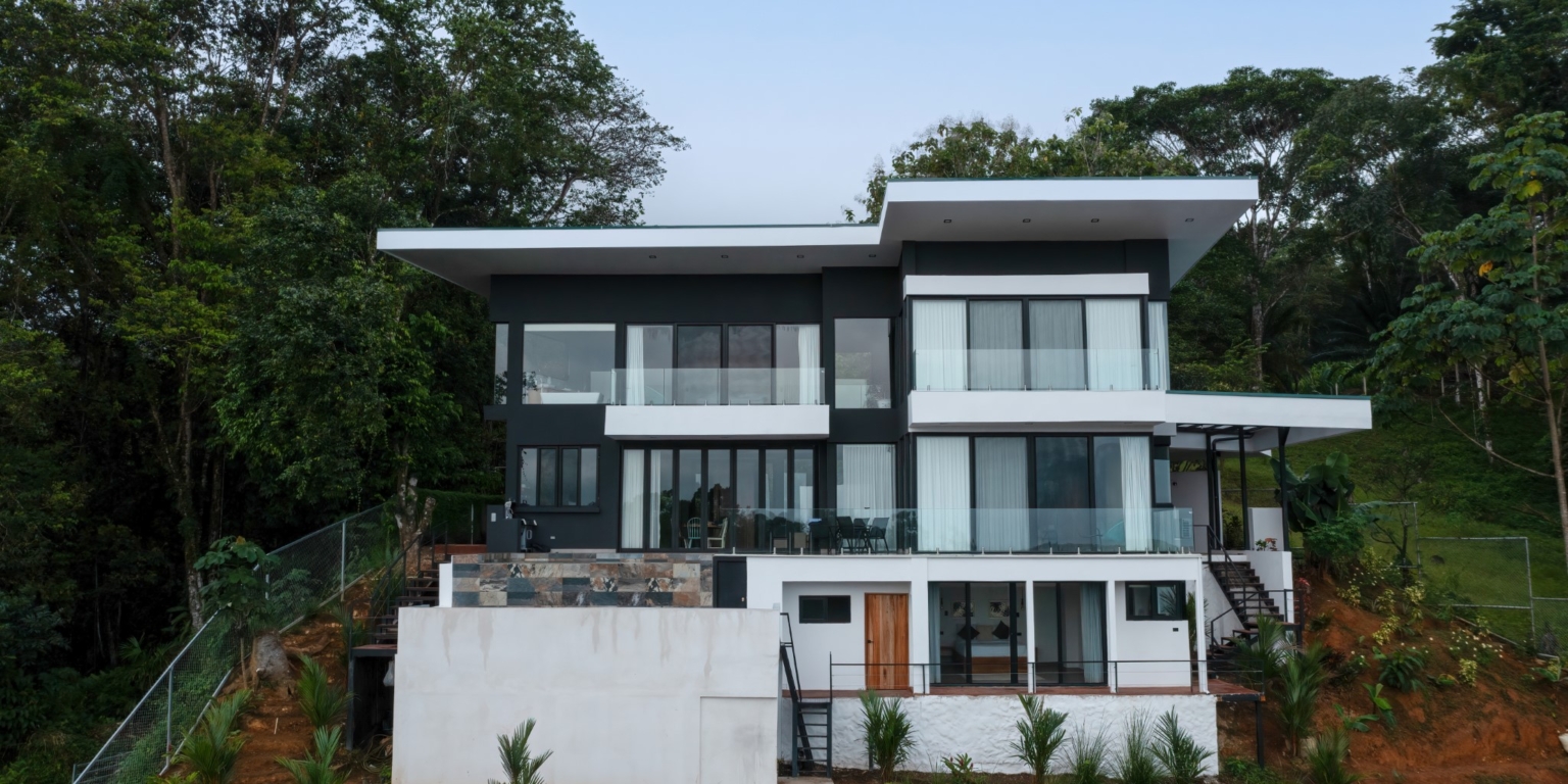 Villa Unique-03 Luxury 4-Bedroom Home all with En-Suite Bathrooms with Stunning Ocean Views in Uvita Costa Rica
