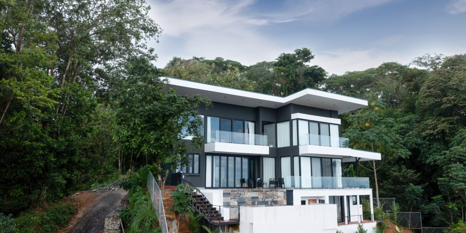 Villa Unique-04 Luxury 4-Bedroom Home all with En-Suite Bathrooms with Stunning Ocean Views in Uvita Costa Rica