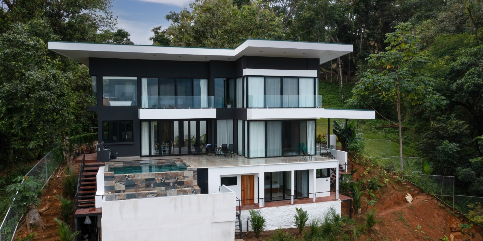 Villa Unique-05 Luxury 4-Bedroom Home all with En-Suite Bathrooms with Stunning Ocean Views in Uvita Costa Rica